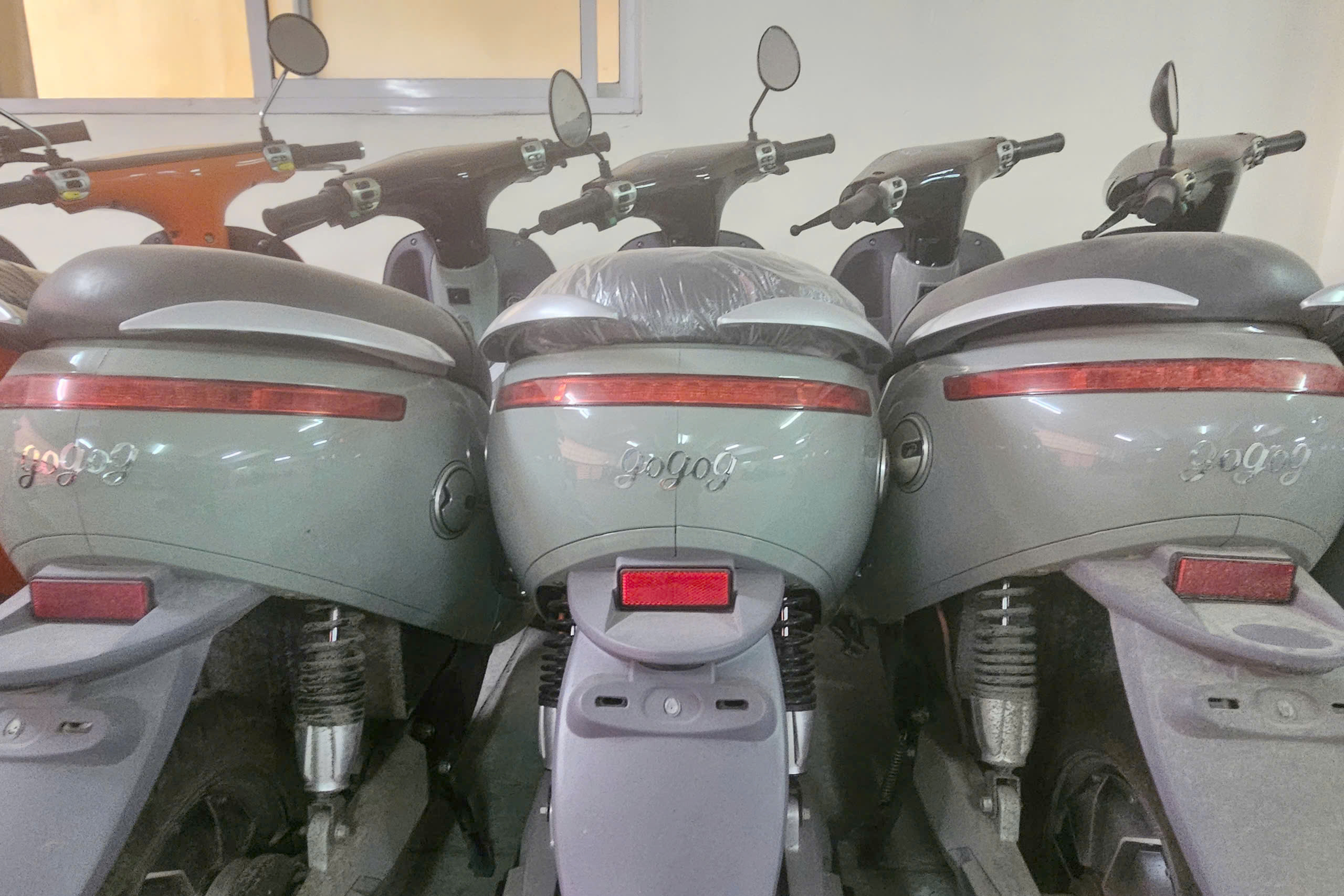 Hà Nội: Triệt phá đường dây sản xuất, buôn bán xe máy điện giả quy mô lớn- Ảnh 2.