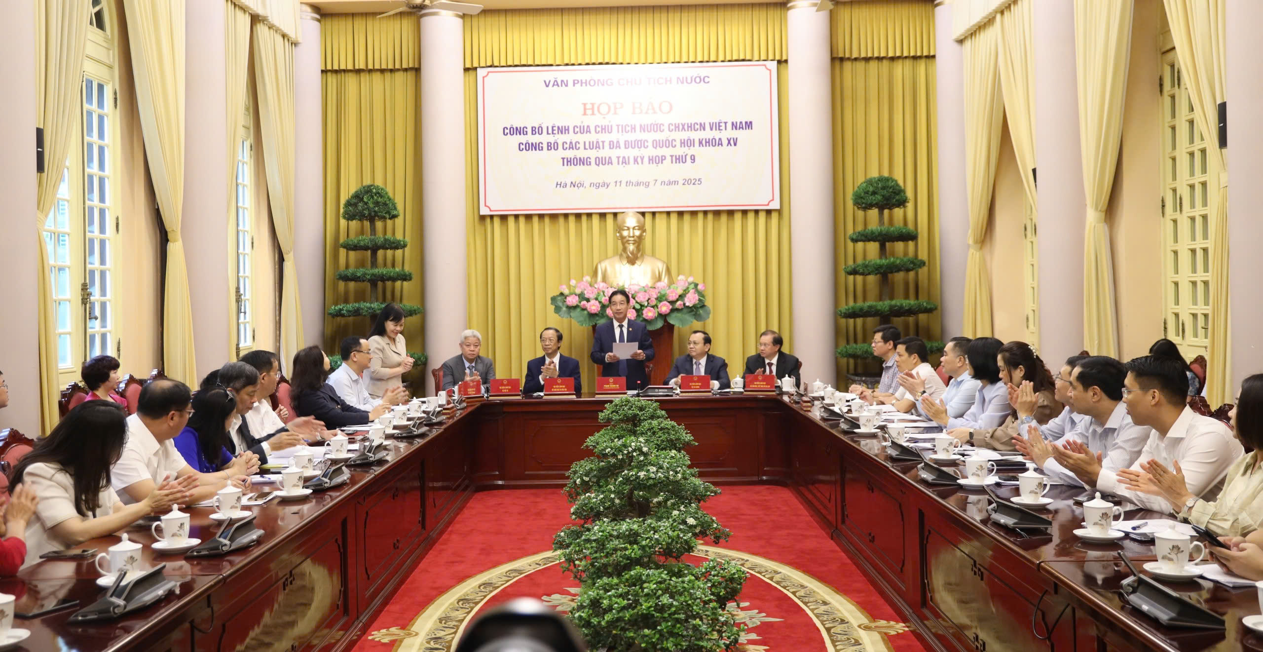 Công bố Luật Đường sắt: Đột phá thể chế, huy động tối đa nguồn lực đầu tư- Ảnh 1. Công bố Luật Đường sắt: Đột phá thể chế, huy động tối đa nguồn lực đầu tư- Ảnh 1.