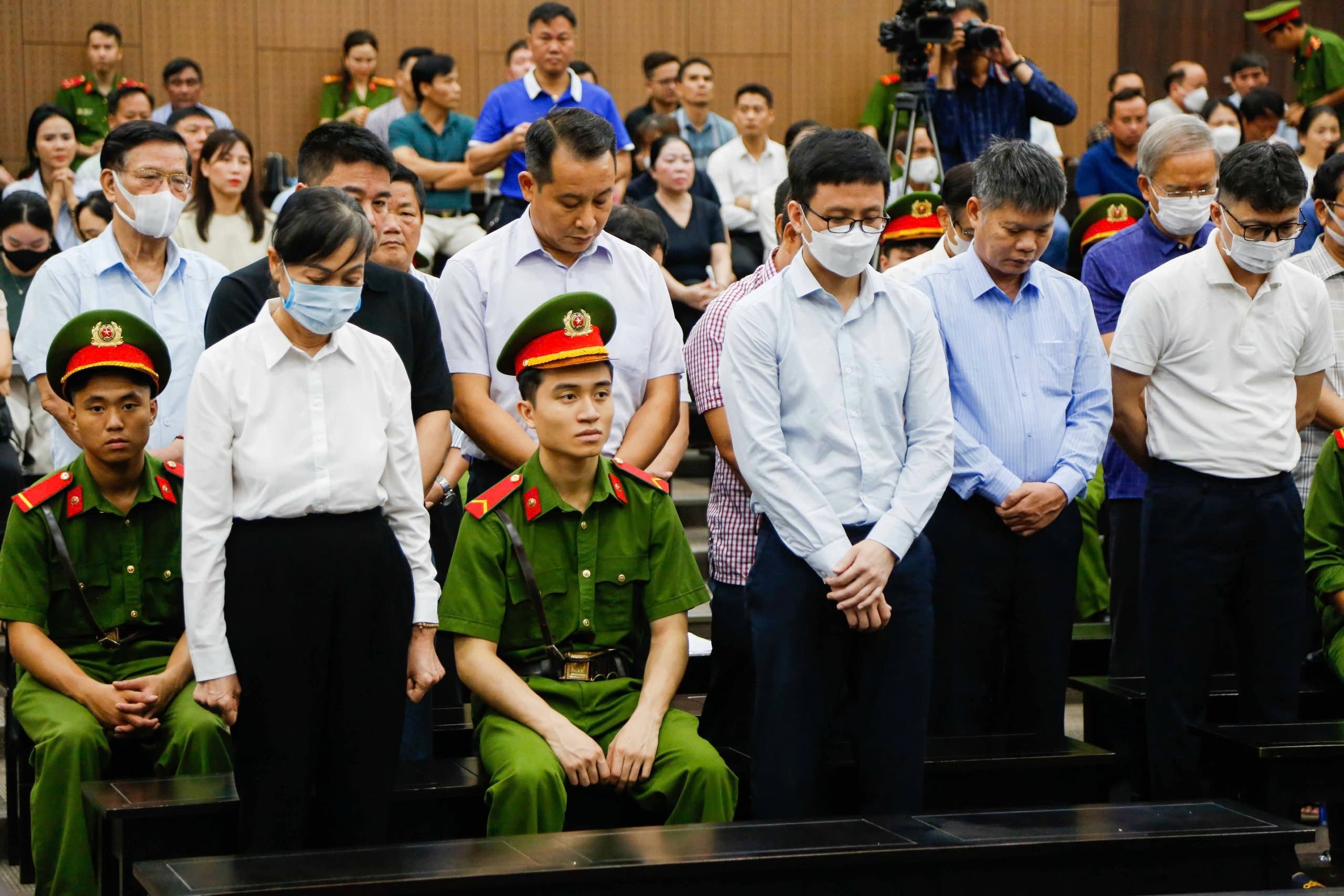 Tòa phán quyết ra sao về 196 lô đất liên quan cựu Chủ tịch Phúc Sơn Nguyễn Văn Hậu?- Ảnh 1. Tòa phán quyết ra sao về 196 lô đất liên quan cựu Chủ tịch Phúc Sơn Nguyễn Văn Hậu?- Ảnh 1.