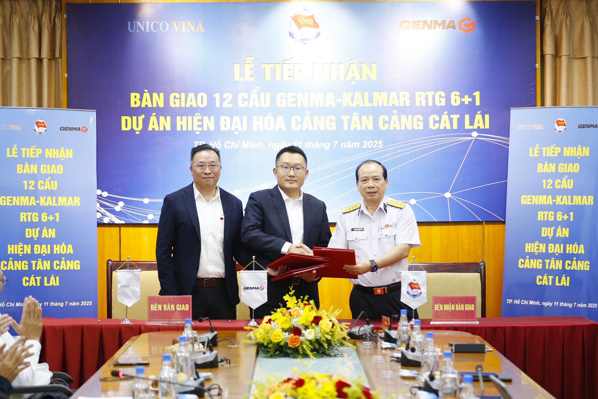 Tân Cảng Sài Gòn tiếp nhận 12 cẩu khung hiện đại- Ảnh 3. Tân Cảng Sài Gòn tiếp nhận 12 cẩu khung hiện đại- Ảnh 3.