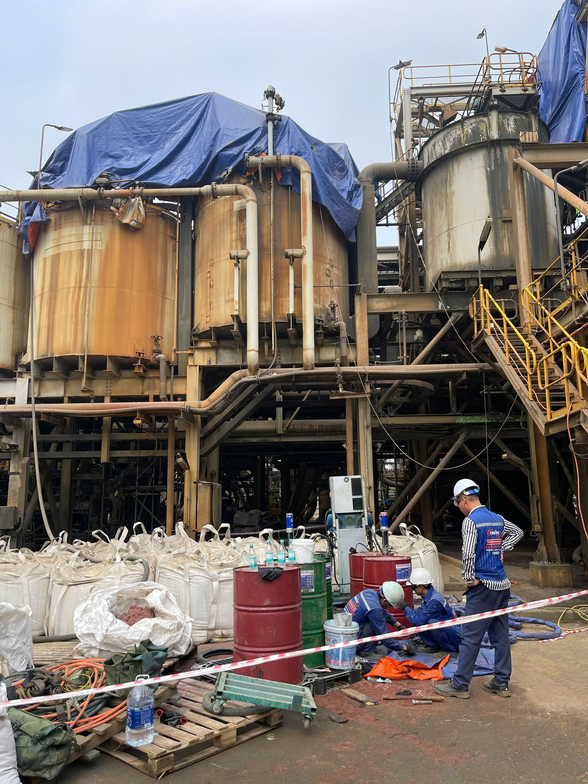 Mất tỷ USD do ăn mòn, mặc "áo giáp" cho công trình có hạn chế được thiệt hại? - Ảnh 2. Mất tỷ USD do ăn mòn, mặc "áo giáp" cho công trình có hạn chế được thiệt hại? - Ảnh 2.
