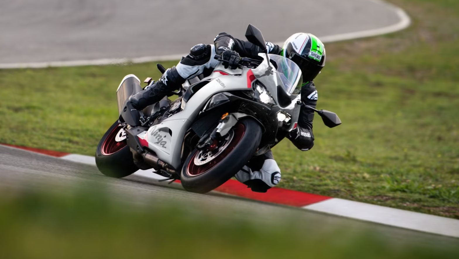 Top 10 mẫu sport bike đáng mua nhất năm 2025- Ảnh 6. Top 10 mẫu sport bike đáng mua nhất năm 2025- Ảnh 6.