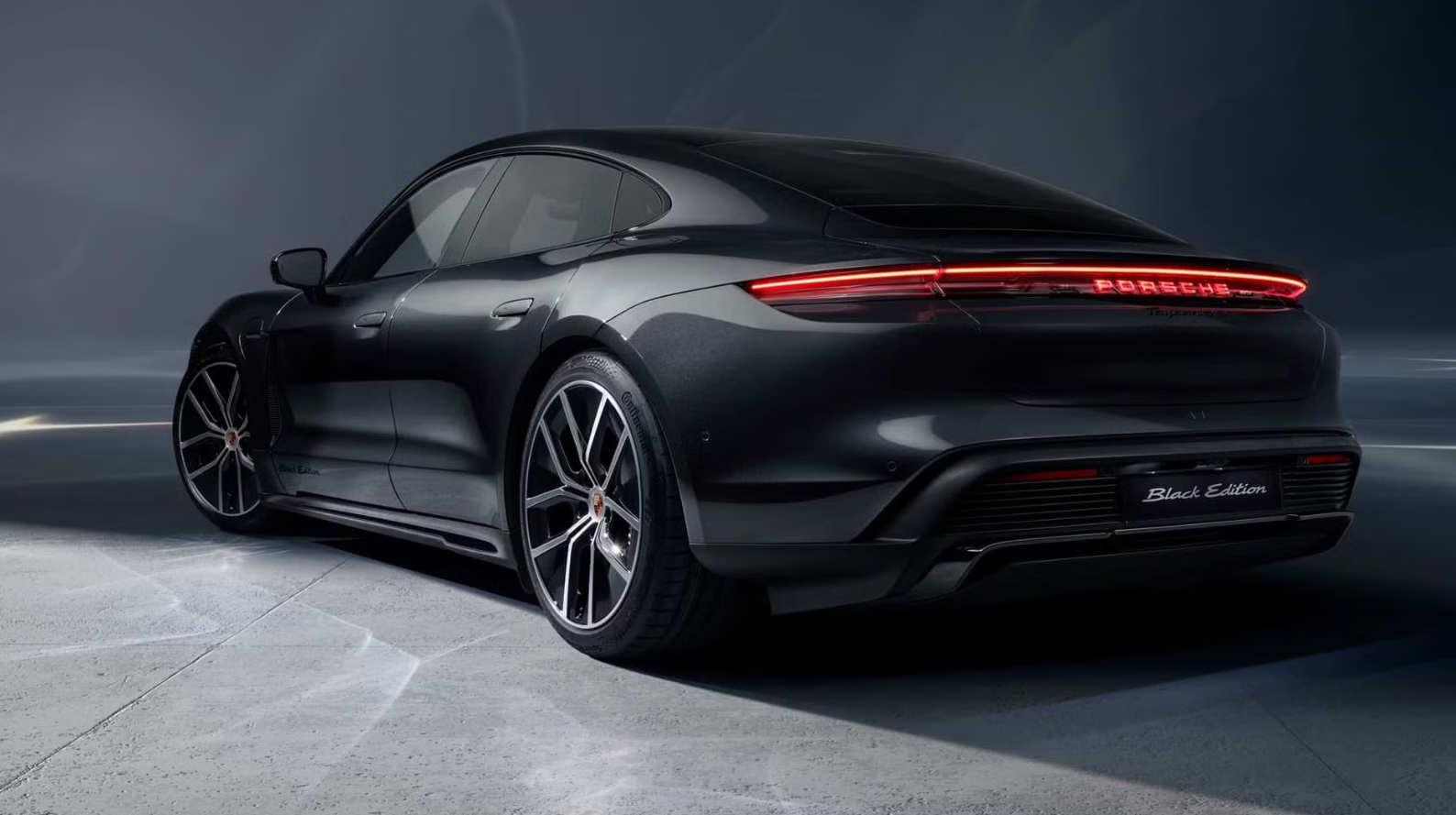 Porsche Taycan phiên bản đặc biệt Black Edition ra mắt- Ảnh 3. Porsche Taycan phiên bản đặc biệt Black Edition ra mắt- Ảnh 3.