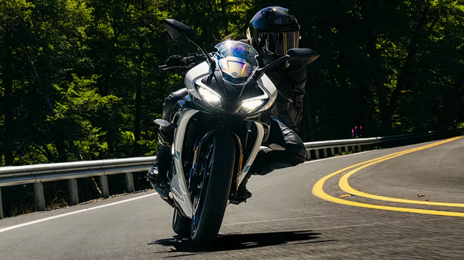 Top 10 mẫu sport bike đáng mua nhất năm 2025- Ảnh 10. Top 10 mẫu sport bike đáng mua nhất năm 2025- Ảnh 10.