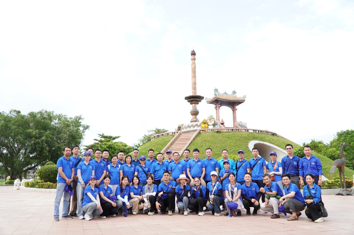 Hàng nghìn du khách đến dâng hương tại Thành cổ Quảng Trị dịp 27/7- Ảnh 9. Hàng nghìn du khách đến dâng hương tại Thành cổ Quảng Trị dịp 27/7- Ảnh 9.