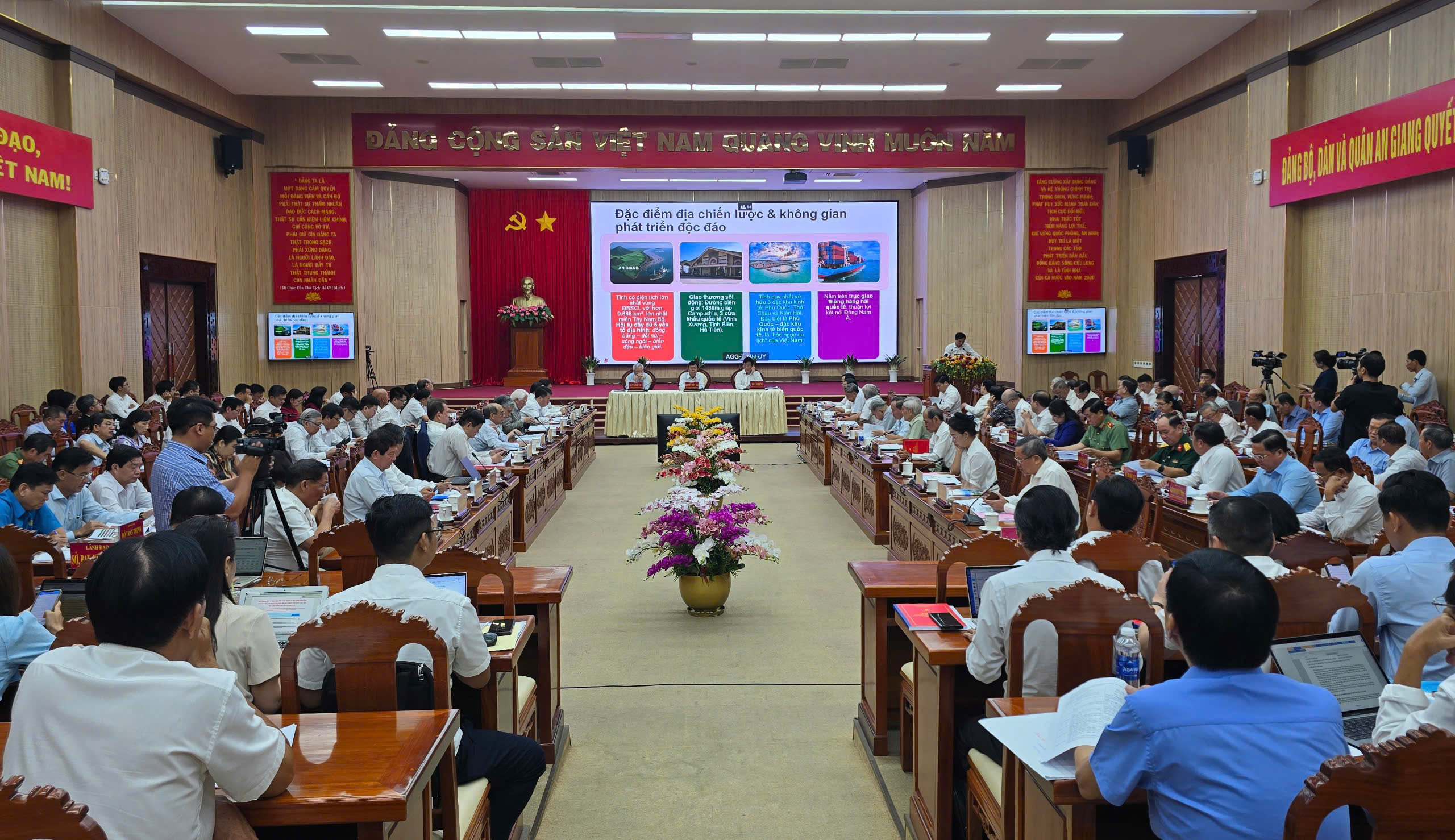 An Giang huy động 38.151 tỷ đồng xây dựng hạ tầng giao thông đồng bộ, hiện đại- Ảnh 1. An Giang huy động 38.151 tỷ đồng xây dựng hạ tầng giao thông đồng bộ, hiện đại- Ảnh 1.