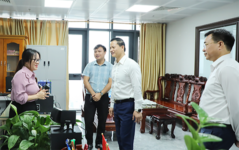 Bắc Ninh yêu cầu mở tuyến xe buýt, sửa nhà hỗ trợ cán bộ sau sáp nhập- Ảnh 1. Bắc Ninh yêu cầu mở tuyến xe buýt, sửa nhà hỗ trợ cán bộ sau sáp nhập- Ảnh 1.
