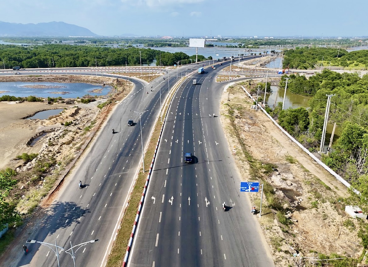 Ngắm diện mạo mới nhất của đại lộ ven biển phía Đông 7.000 tỷ nối TP.HCM - Lâm Đồng- Ảnh 5. Ngắm diện mạo mới nhất của đại lộ ven biển phía Đông 7.000 tỷ nối TP.HCM - Lâm Đồng- Ảnh 5.