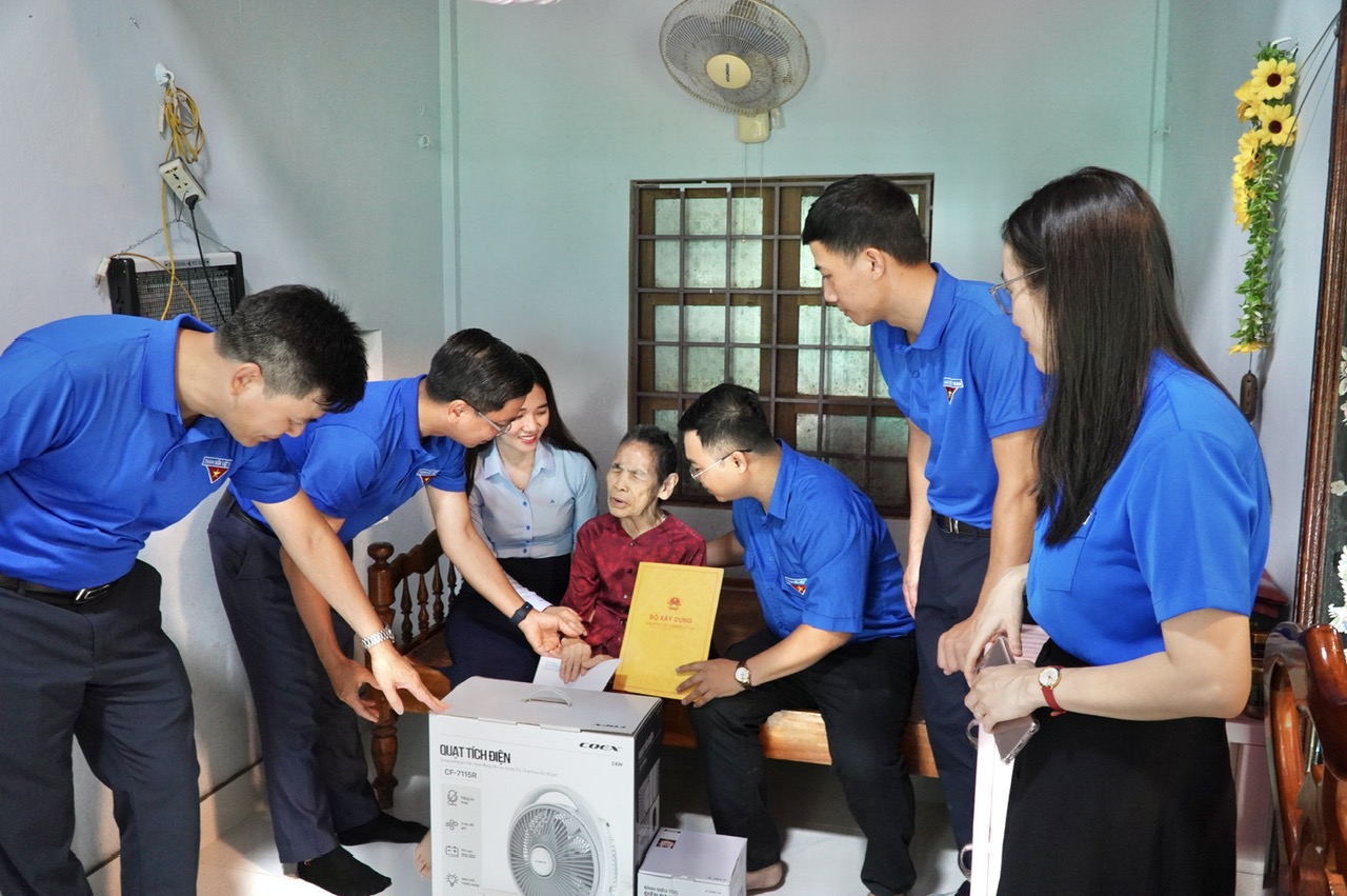 Đoàn thanh niên Cục Giám định và Viện Vật liệu xây dựng tri ân cùng “Hành trình đỏ"- Ảnh 2. Đoàn thanh niên Cục Giám định và Viện Vật liệu xây dựng tri ân cùng “Hành trình đỏ"- Ảnh 2.