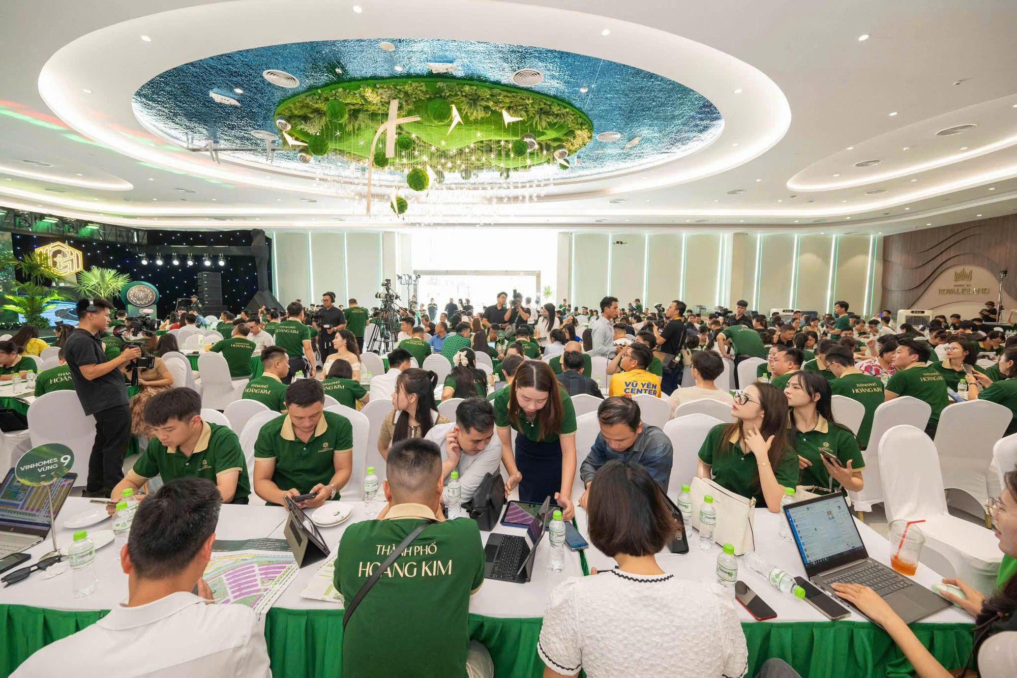 MICC Group dẫn nhịp đầu tư tại sự kiện ráp căn khu Thiên Hà- Ảnh 1. MICC Group dẫn nhịp đầu tư tại sự kiện ráp căn khu Thiên Hà- Ảnh 1.