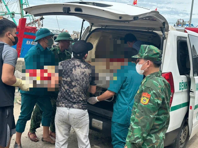 Tìm thấy thi thể ngư dân mất tích trên biển Nghệ An- Ảnh 2. Tìm thấy thi thể ngư dân mất tích trên biển Nghệ An- Ảnh 2.