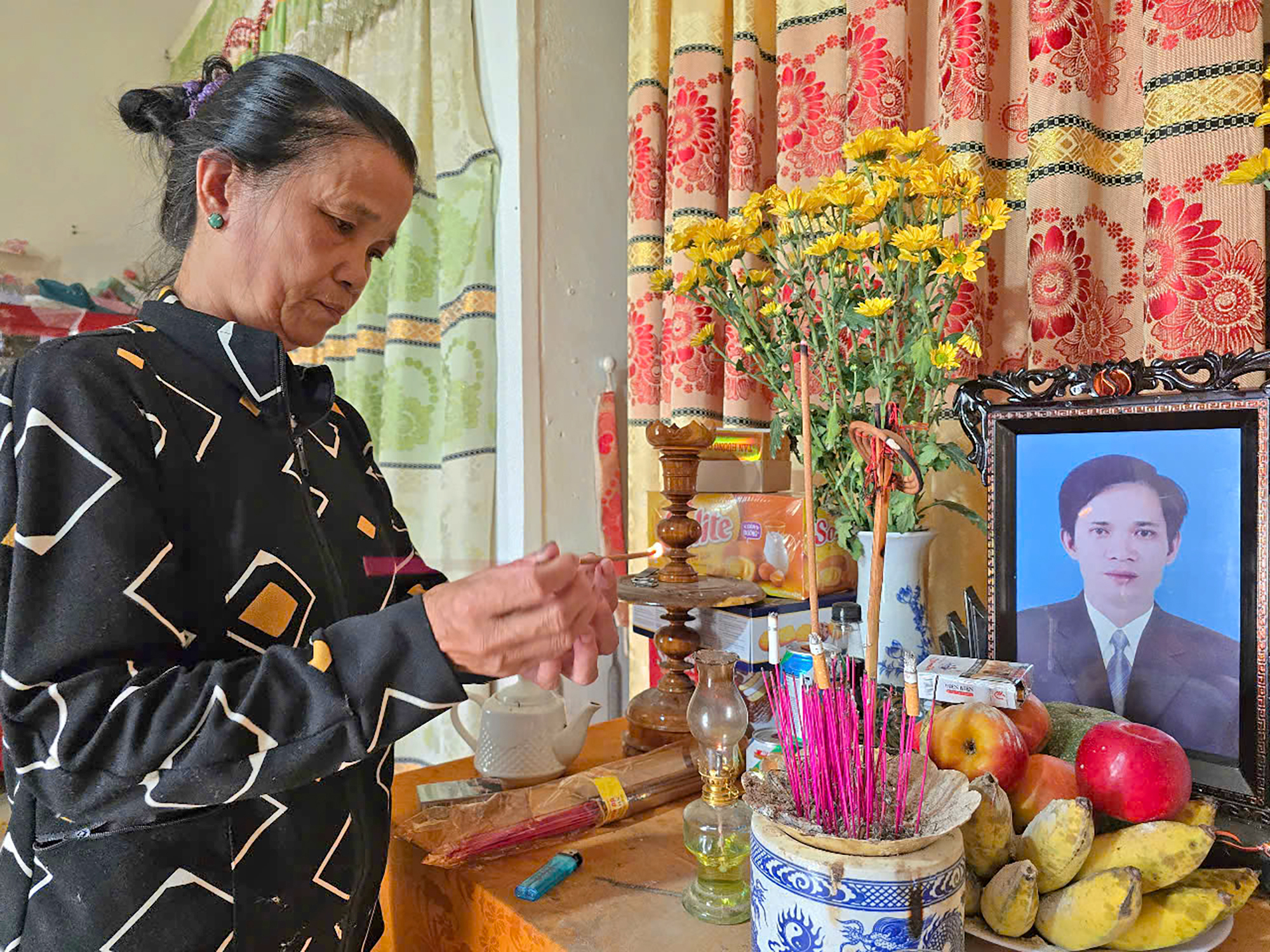 Nỗi đau nữ sinh mất cha vì tai nạn giao thông- Ảnh 1. Nỗi đau nữ sinh mất cha vì tai nạn giao thông- Ảnh 1.