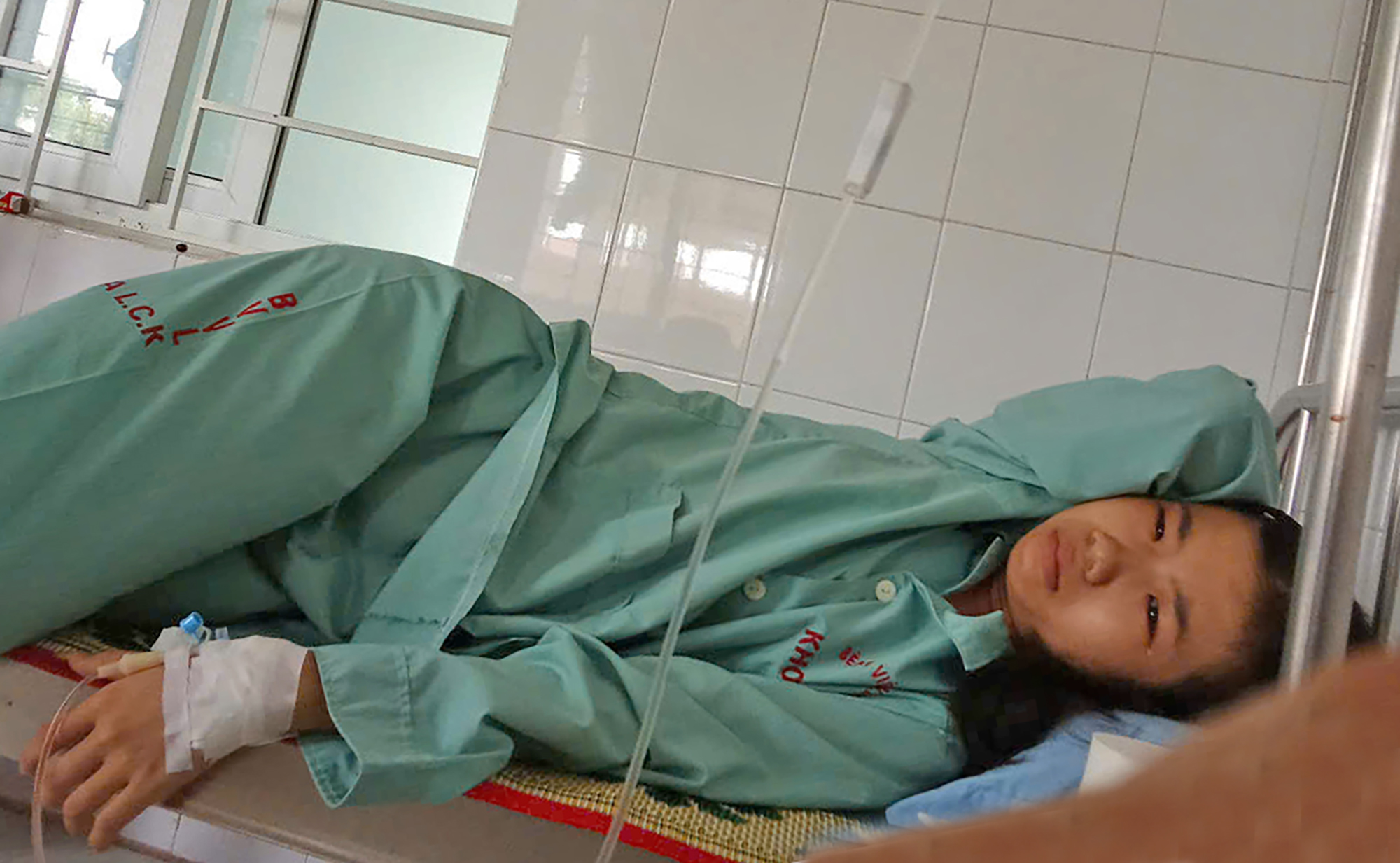 Nỗi đau nữ sinh mất cha vì tai nạn giao thông- Ảnh 2. Nỗi đau nữ sinh mất cha vì tai nạn giao thông- Ảnh 2.