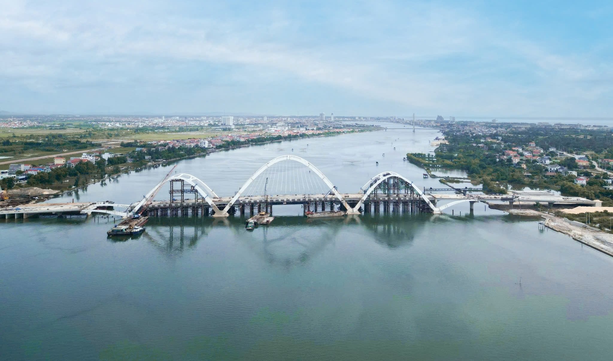 Công trình cầu vòm thép, đường ven biển qua tỉnh Quảng Trị đang thi công thế nào?- Ảnh 5. Công trình cầu vòm thép, đường ven biển qua tỉnh Quảng Trị đang thi công thế nào?- Ảnh 5.