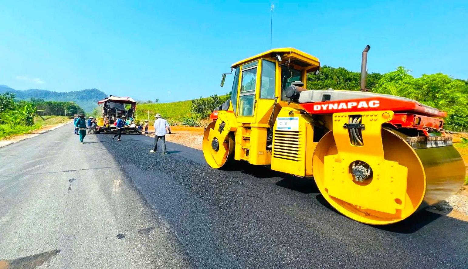 Phê bình nhà thầu thi công chậm tiến độ dự án cải tạo, nâng cấp QL14E- Ảnh 1.