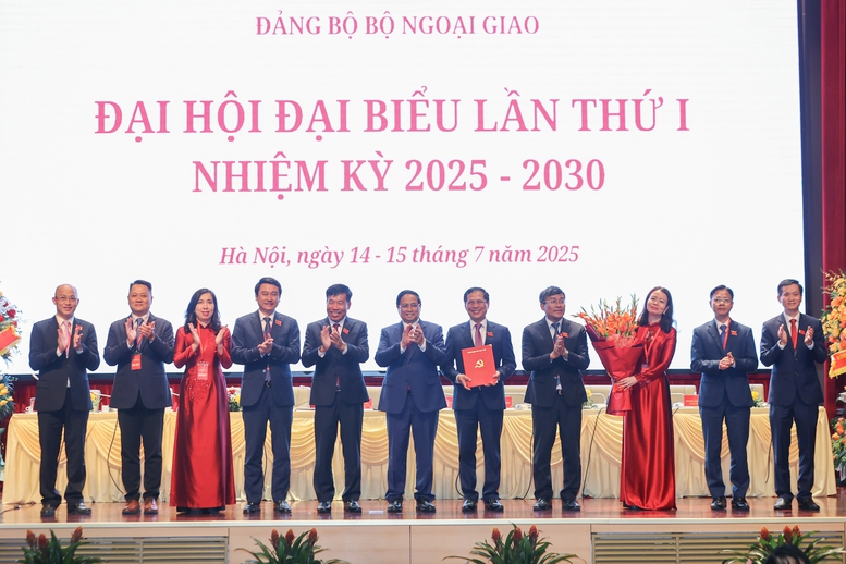 Thủ tướng: "Mỗi cán bộ ngoại giao phải là một chiến sĩ tiên phong trên mặt trận đối ngoại"- Ảnh 4. Thủ tướng: "Mỗi cán bộ ngoại giao phải là một chiến sĩ tiên phong trên mặt trận đối ngoại"- Ảnh 4.