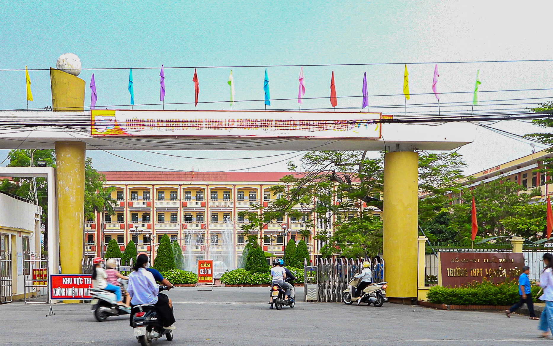 Hưng Yên có 2 thủ khoa khối A00 đạt điểm tuyệt đối