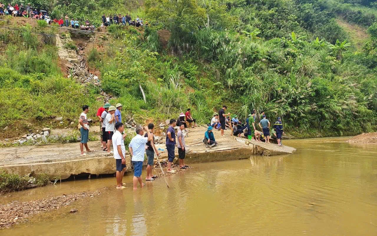 Phú Thọ: Tích cực tìm kiếm người phụ nữ bị lũ cuốn trôi mất tích