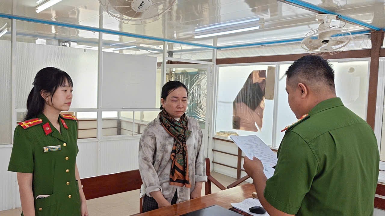An Giang: Khởi tố cựu thủ quỹ một ngân hàng lừa đảo chiếm đoạt 4,3 tỷ đồng- Ảnh 1. An Giang: Khởi tố cựu thủ quỹ một ngân hàng lừa đảo chiếm đoạt 4,3 tỷ đồng- Ảnh 1.
