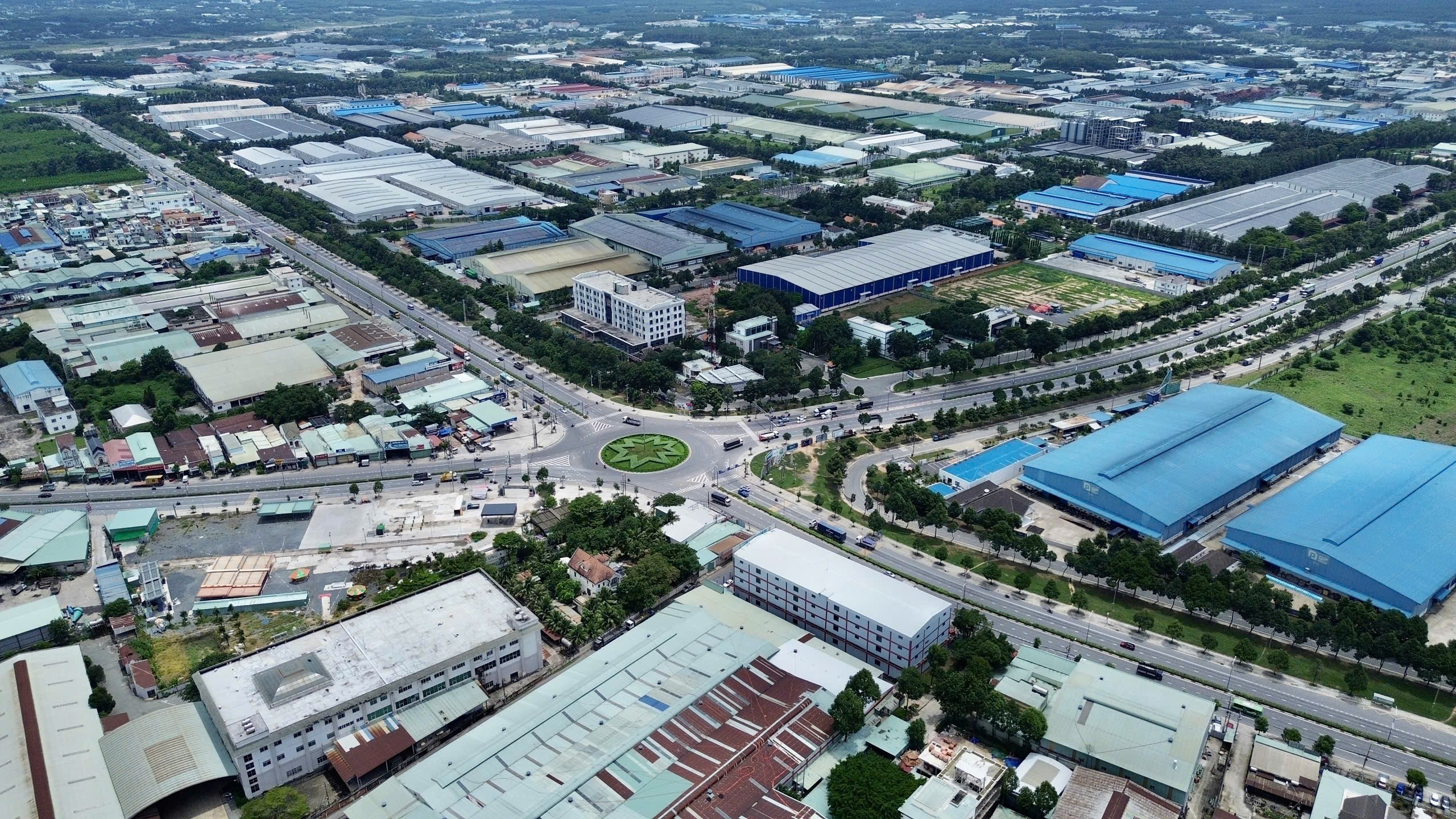Sau sáp nhập, quỹ đất hàng nghìn hecta mở đường cho làn sóng đầu tư công nghiệp vào TP.HCM- Ảnh 1. Sau sáp nhập, quỹ đất hàng nghìn hecta mở đường cho làn sóng đầu tư công nghiệp vào TP.HCM- Ảnh 1.
