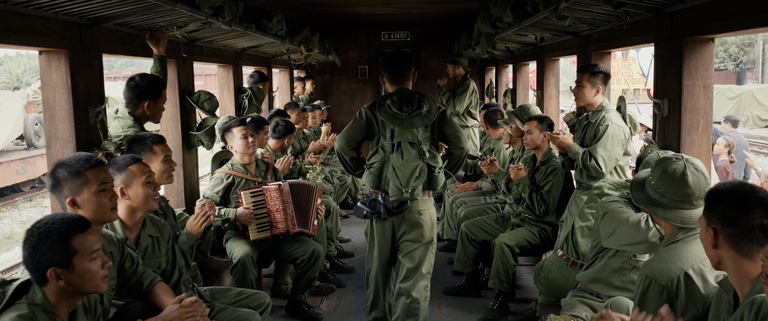 81 ngày đêm Thành cổ Quảng Trị năm 1972 được tái hiện trong phim "Mưa đỏ" sắp ra rạp- Ảnh 1. 81 ngày đêm Thành cổ Quảng Trị năm 1972 được tái hiện trong phim "Mưa đỏ" sắp ra rạp- Ảnh 1.