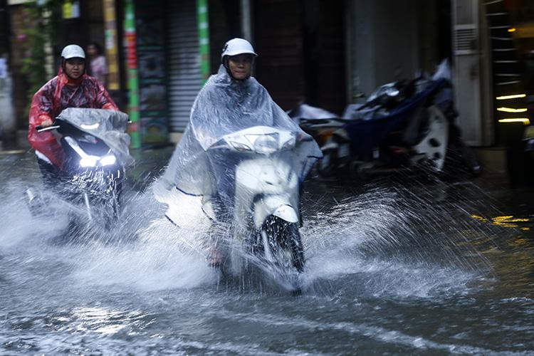Dự báo ngày chủ nhật có mưa lớn diện rộng- Ảnh 1. Dự báo ngày chủ nhật có mưa lớn diện rộng- Ảnh 1.
