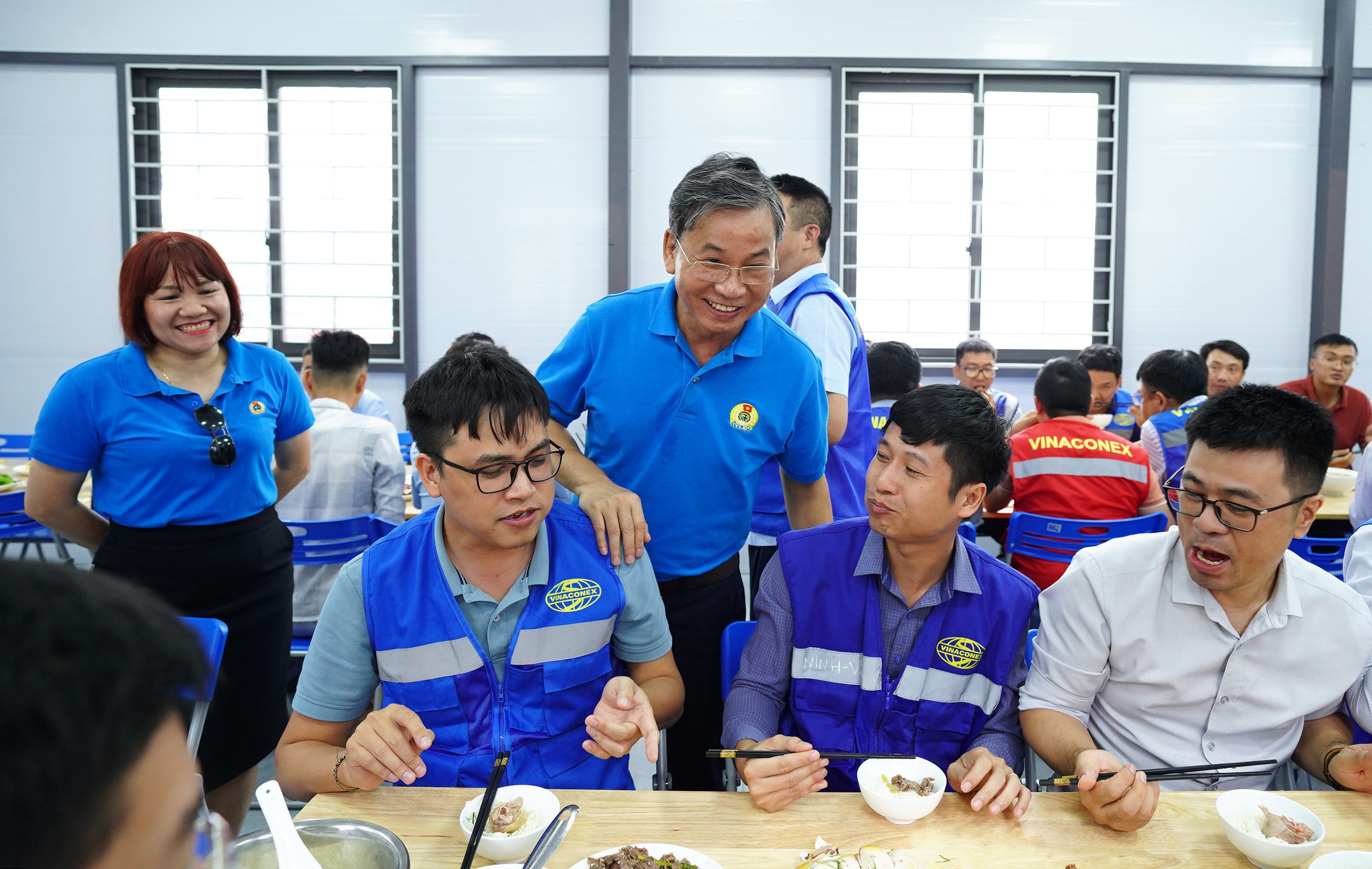 Lan tỏa yêu thương từ “Bữa cơm Công đoàn”- Ảnh 1.