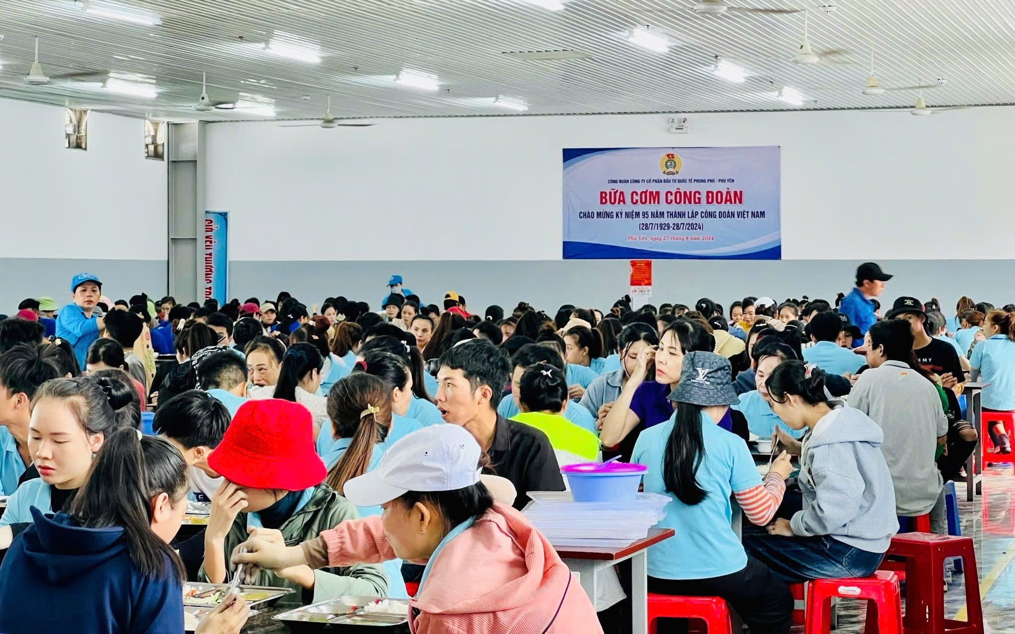 Lan tỏa yêu thương từ “Bữa cơm Công đoàn”- Ảnh 2.