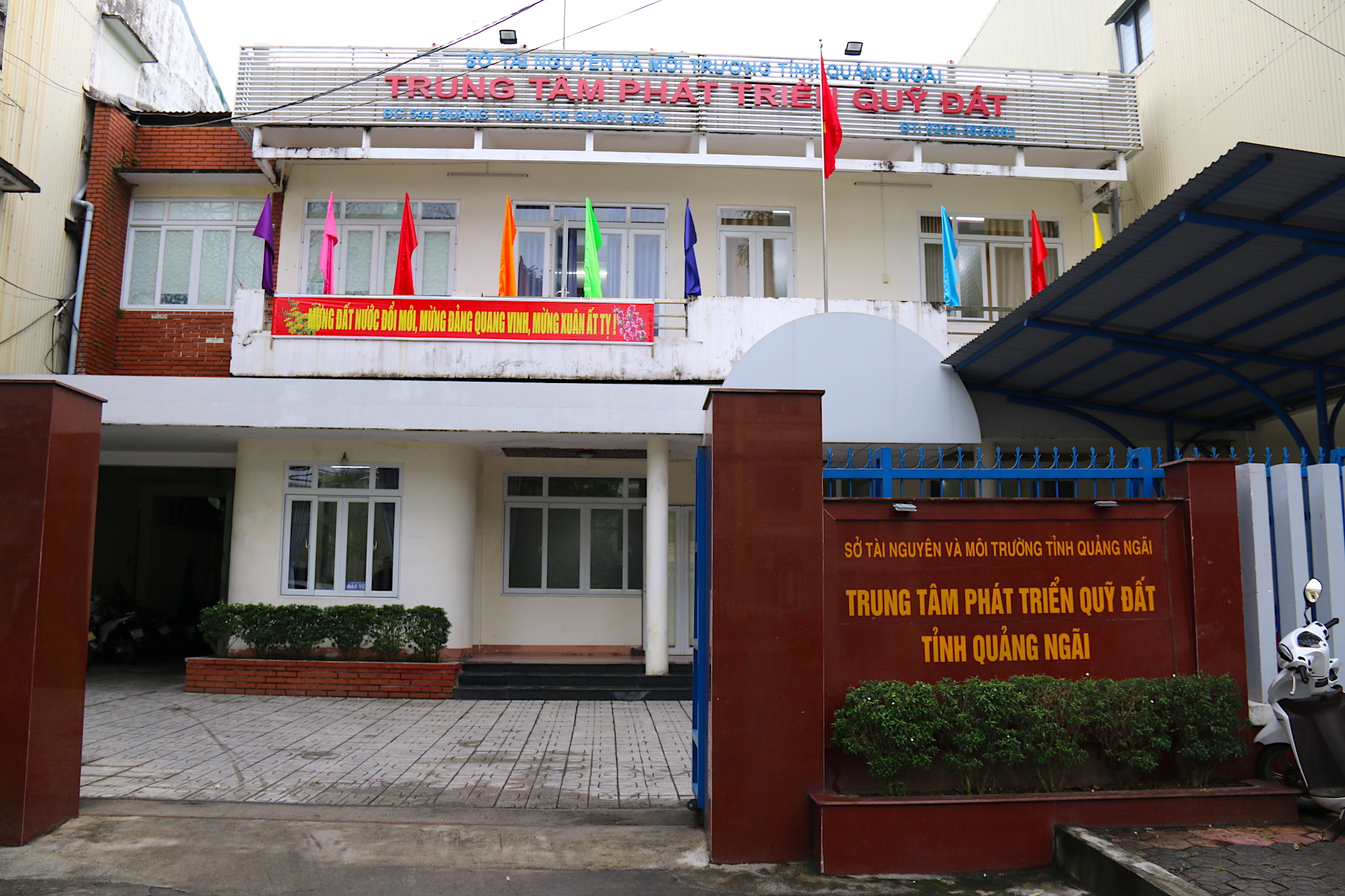 Ông Phạm Xuân Vinh giữ chức Bí thư Đảng ủy Trung tâm phát triển quỹ đất tỉnh Quảng Ngãi- Ảnh 3. Ông Phạm Xuân Vinh giữ chức Bí thư Đảng ủy Trung tâm phát triển quỹ đất tỉnh Quảng Ngãi- Ảnh 3.