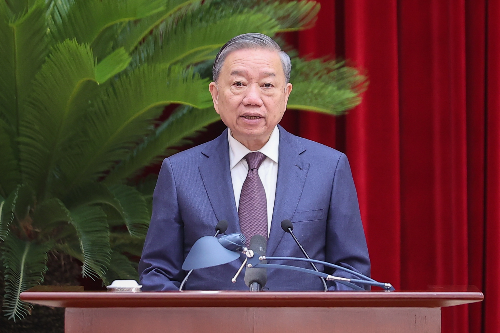Tổng Bí thư: Không để lợi ích cục bộ, cảm tính cá nhân làm ảnh hưởng chất lượng quyết sách- Ảnh 1. Tổng Bí thư: Không để lợi ích cục bộ, cảm tính cá nhân làm ảnh hưởng chất lượng quyết sách- Ảnh 1.