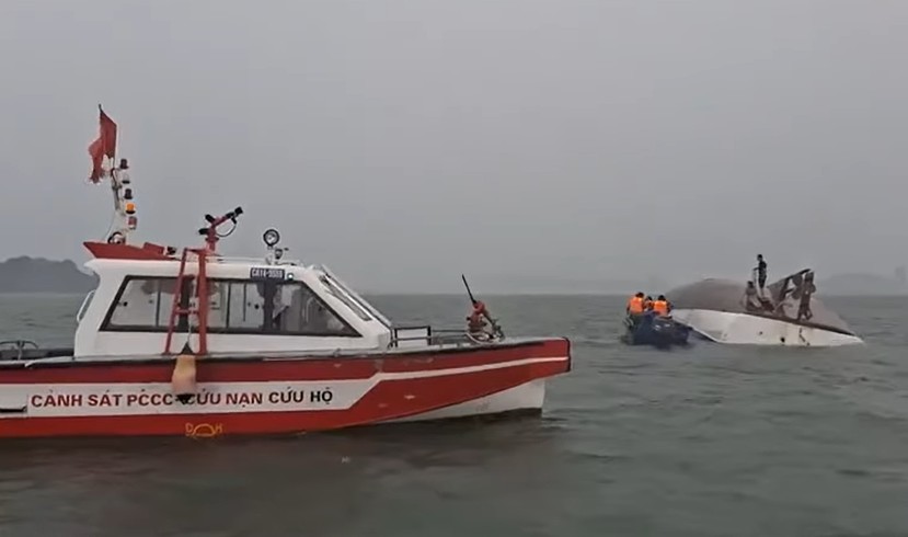 Bộ Xây dựng chỉ đạo khẩn trương tìm kiếm nạn nhân vụ lật tàu tại vịnh Hạ Long- Ảnh 2.