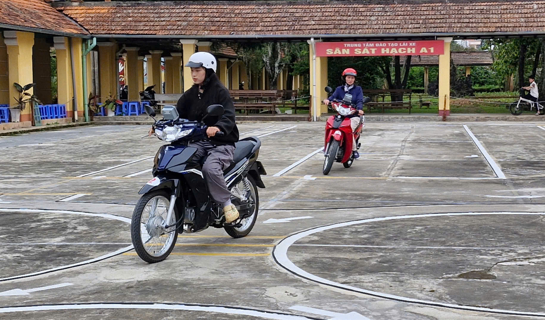 Lâm Đồng: Rốt ráo giải quyết các hồ sơ đã hoàn thành khóa học cấp GPLX trước 30/7- Ảnh 2. Lâm Đồng: Rốt ráo giải quyết các hồ sơ đã hoàn thành khóa học cấp GPLX trước 30/7- Ảnh 2.