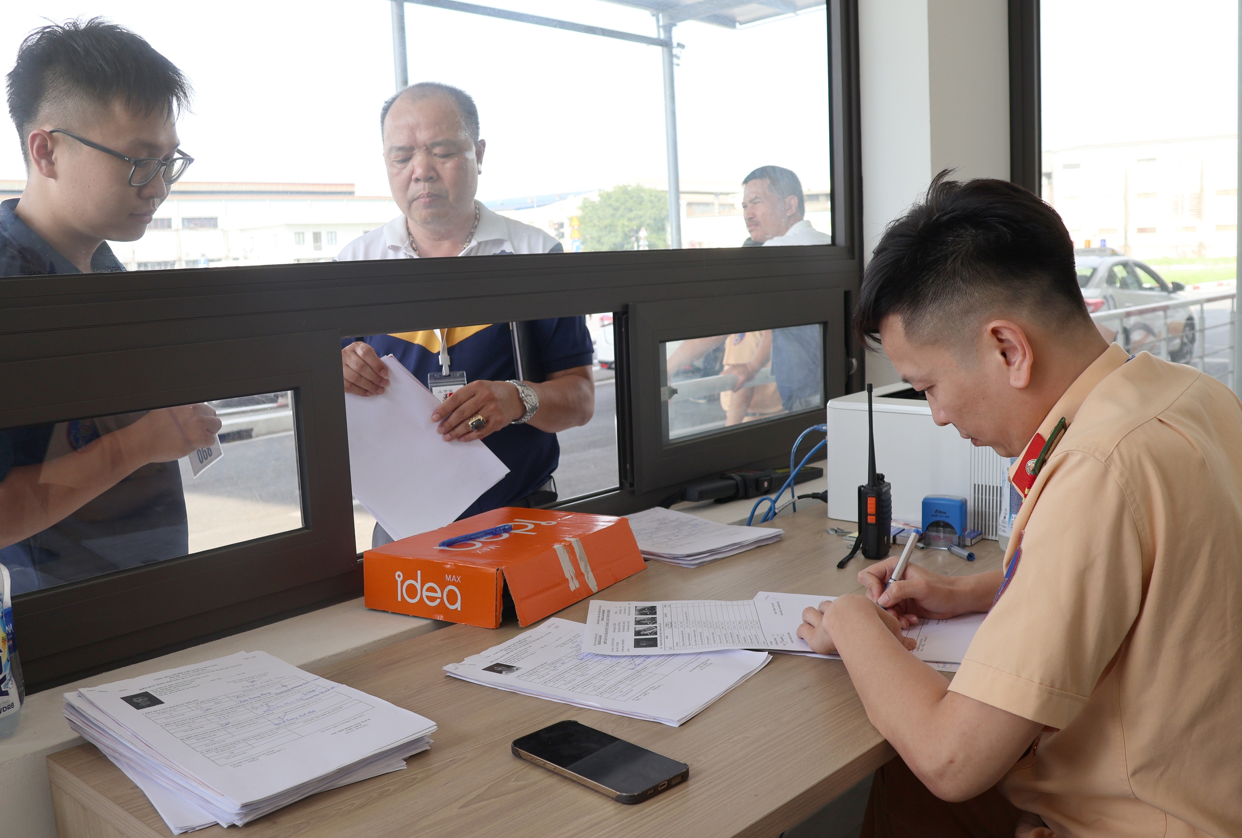Hà Nội: Nhiều học viên xin lùi sát hạch lái xe vì sợ trượt- Ảnh 11. Hà Nội: Nhiều học viên xin lùi sát hạch lái xe vì sợ trượt- Ảnh 11.