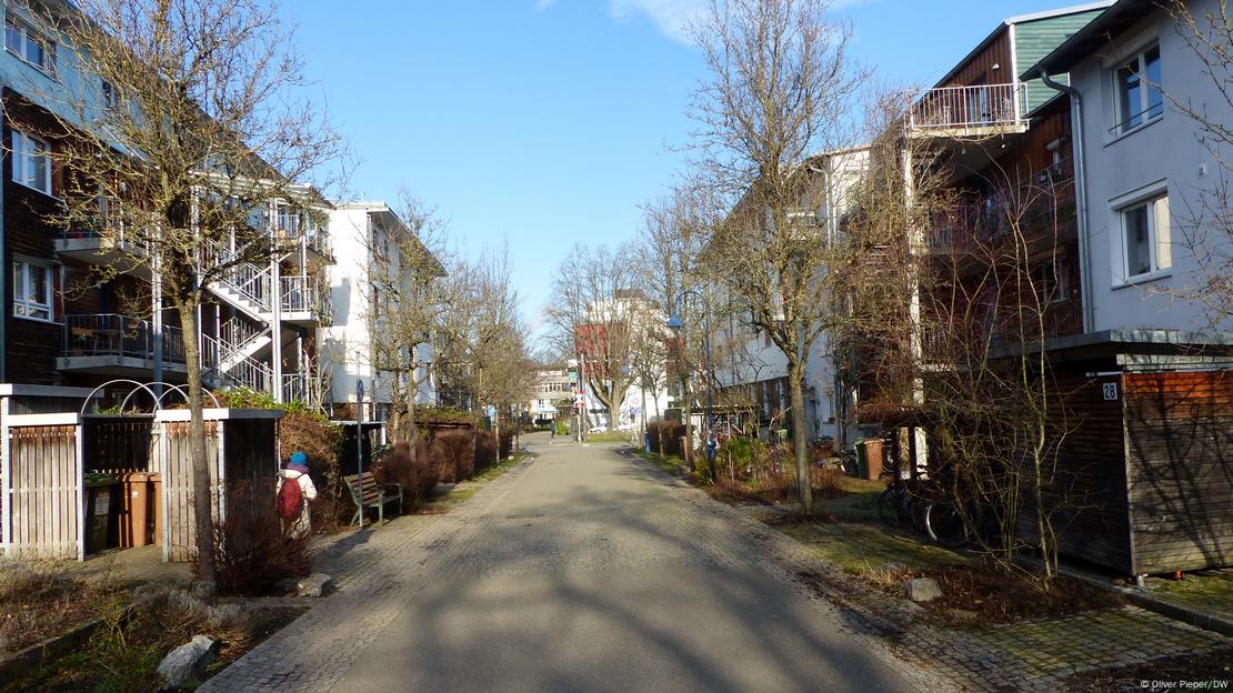 Cách phố cổ Freiburg, Đức giảm bớt ô tô cá nhân trong đô thị- Ảnh 2. Cách phố cổ Freiburg, Đức giảm bớt ô tô cá nhân trong đô thị- Ảnh 2.