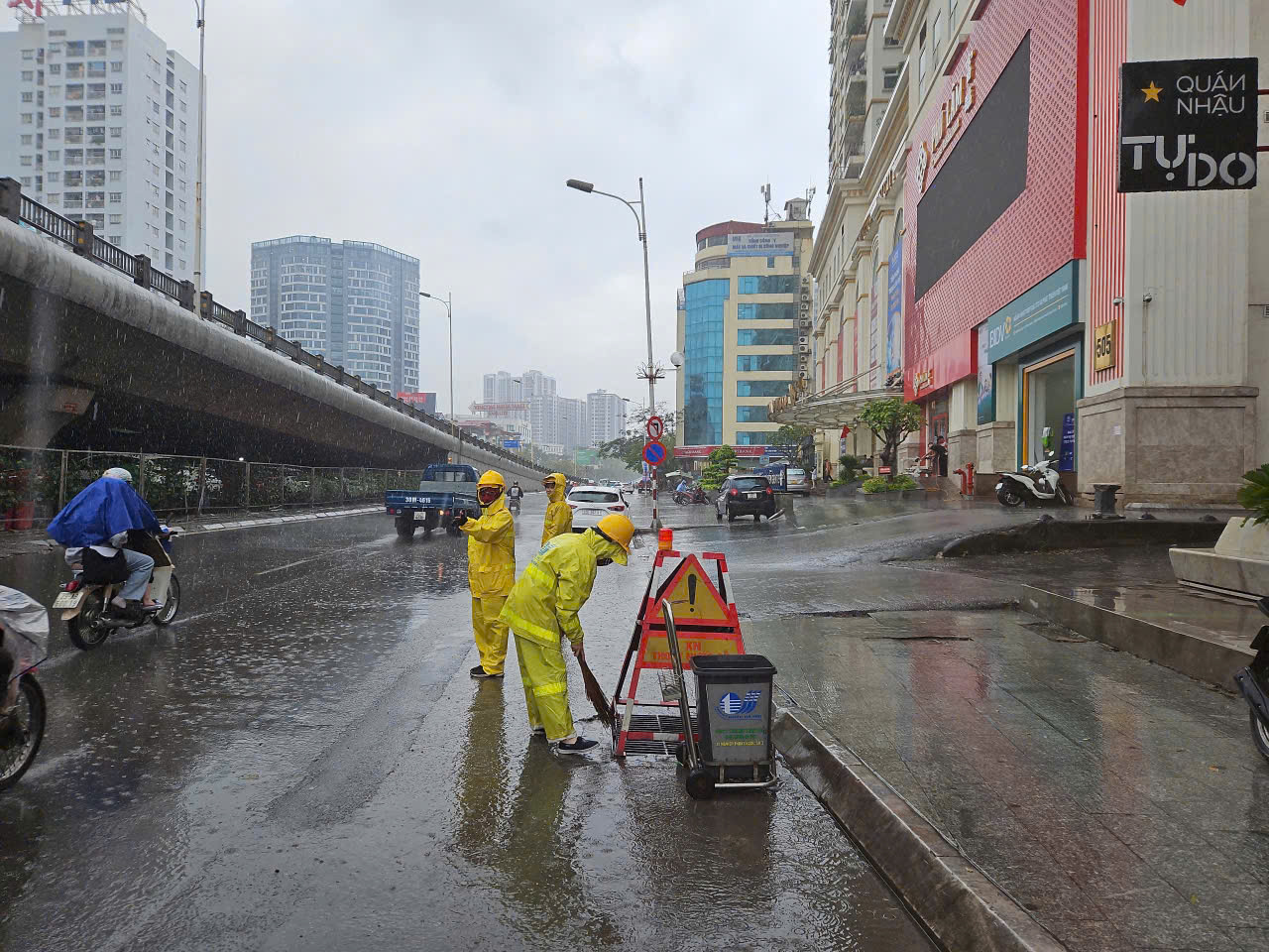Hà Nội chủ động các biện pháp ứng phó bão Wipha- Ảnh 2.