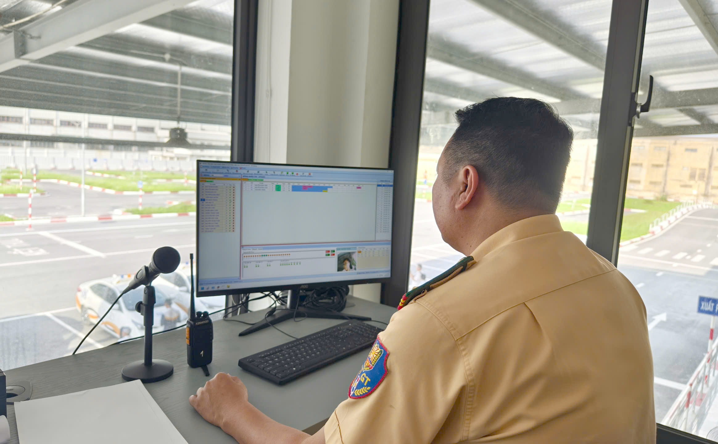 Hà Nội: Nhiều học viên xin lùi sát hạch lái xe vì sợ trượt- Ảnh 13. Hà Nội: Nhiều học viên xin lùi sát hạch lái xe vì sợ trượt- Ảnh 13.