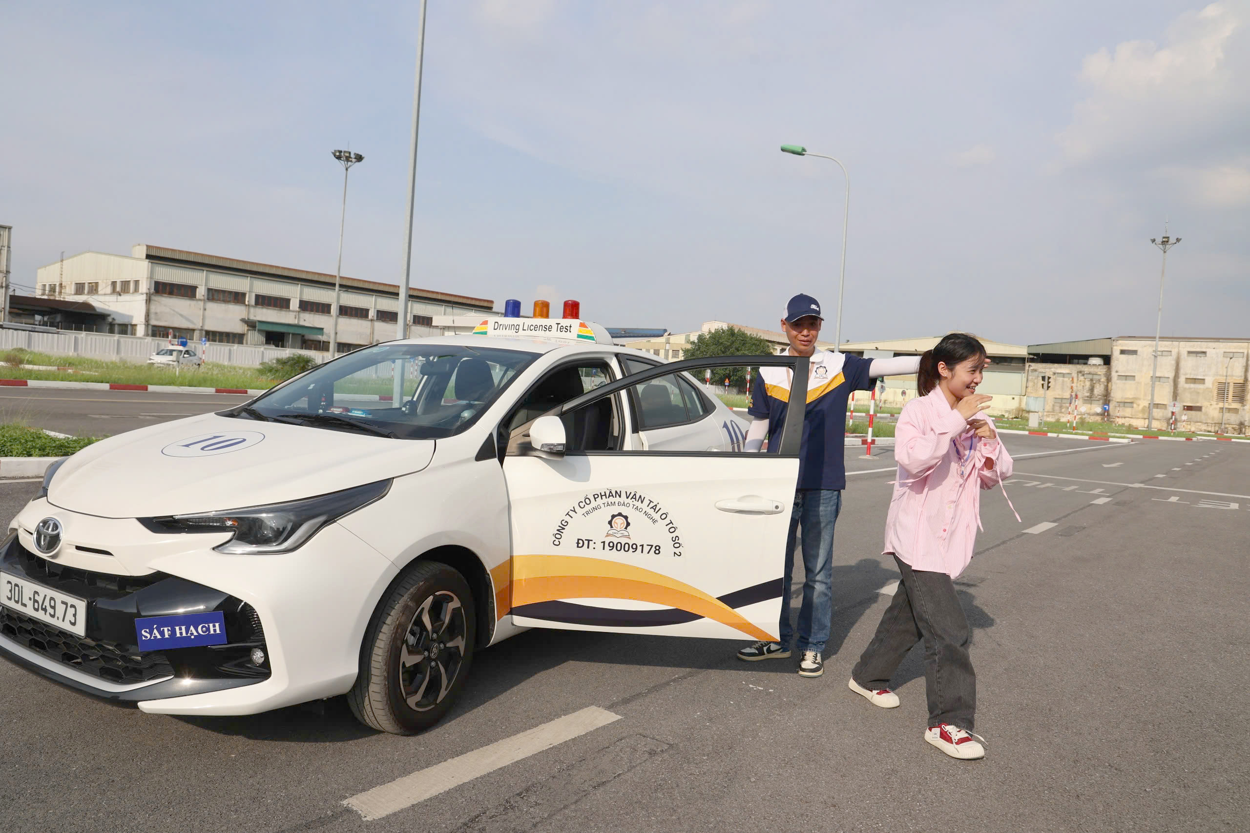 Hà Nội: Nhiều học viên xin lùi sát hạch lái xe vì sợ trượt- Ảnh 9. Hà Nội: Nhiều học viên xin lùi sát hạch lái xe vì sợ trượt- Ảnh 9.
