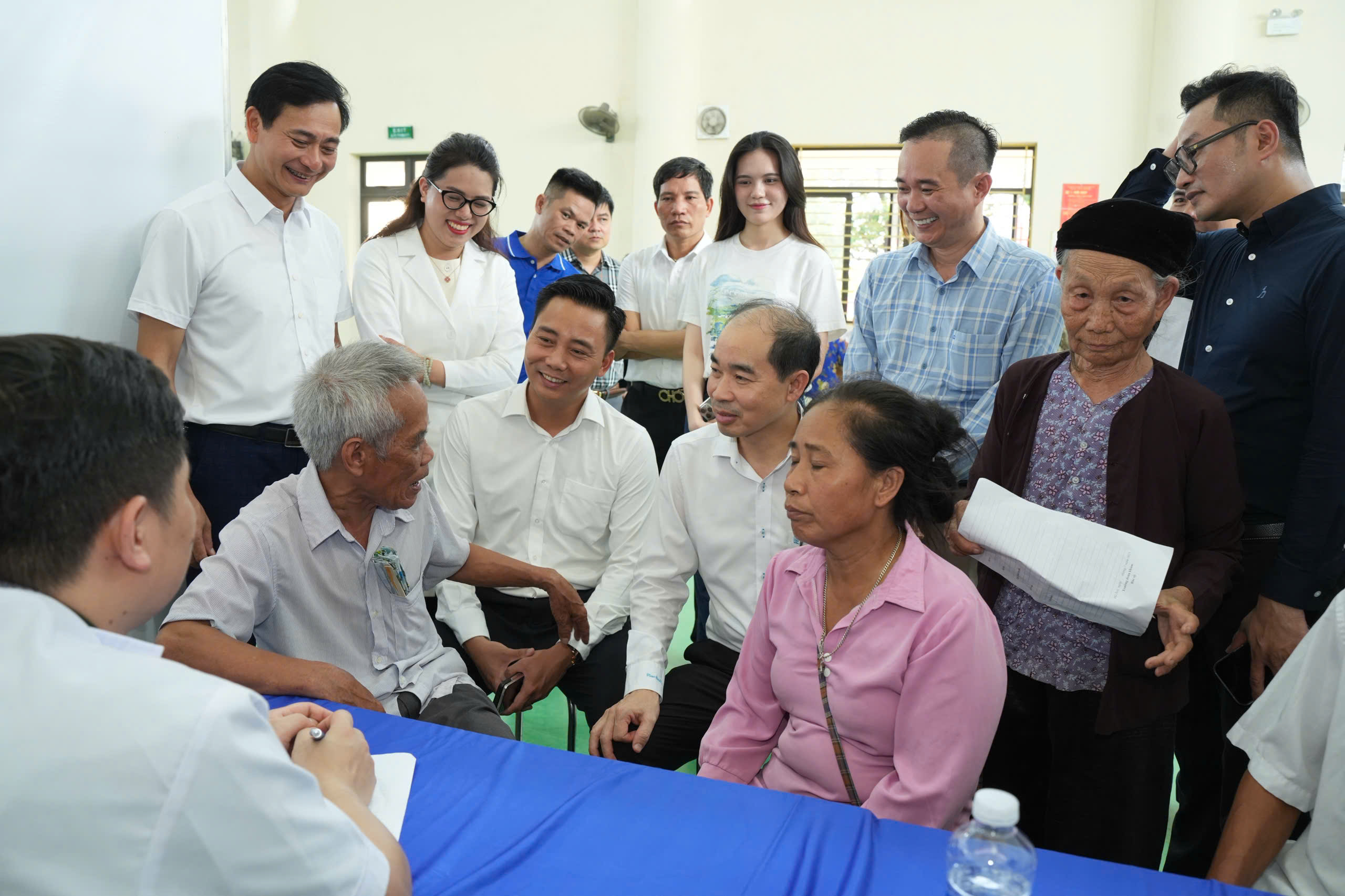 Xã đầu tiên trên cả nước khám sức khỏe miễn phí cho toàn bộ người dân- Ảnh 17. Xã đầu tiên trên cả nước khám sức khỏe miễn phí cho toàn bộ người dân- Ảnh 17.