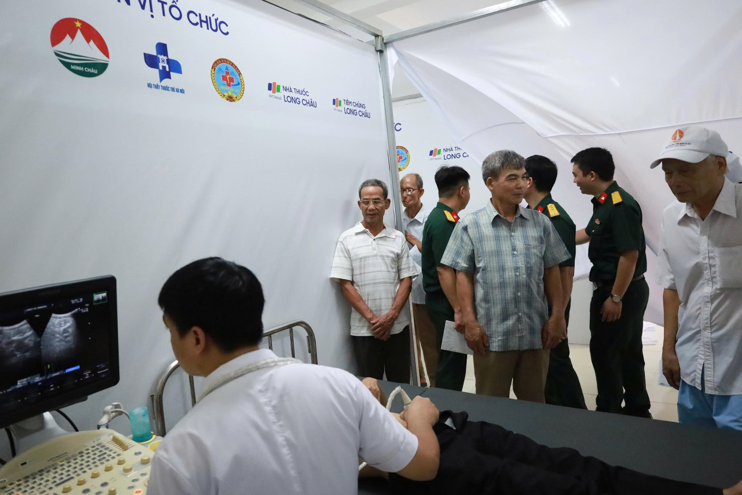 Xã đầu tiên trên cả nước khám sức khỏe miễn phí cho toàn bộ người dân- Ảnh 7. Xã đầu tiên trên cả nước khám sức khỏe miễn phí cho toàn bộ người dân- Ảnh 7.