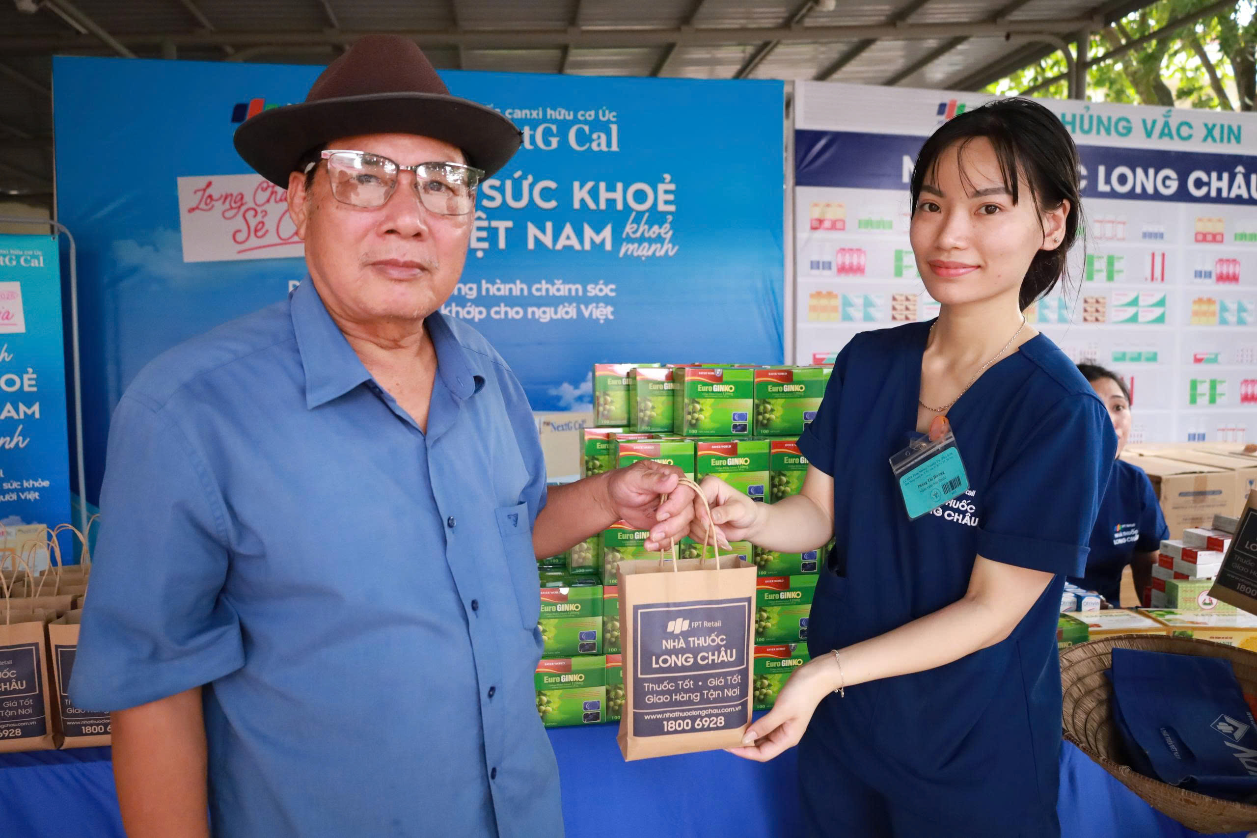 Xã đầu tiên trên cả nước khám sức khỏe miễn phí cho toàn bộ người dân- Ảnh 5. Xã đầu tiên trên cả nước khám sức khỏe miễn phí cho toàn bộ người dân- Ảnh 5.
