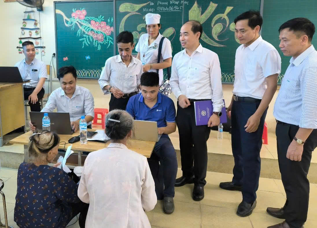 Xã đầu tiên trên cả nước khám sức khỏe miễn phí cho toàn bộ người dân- Ảnh 13. Xã đầu tiên trên cả nước khám sức khỏe miễn phí cho toàn bộ người dân- Ảnh 13.
