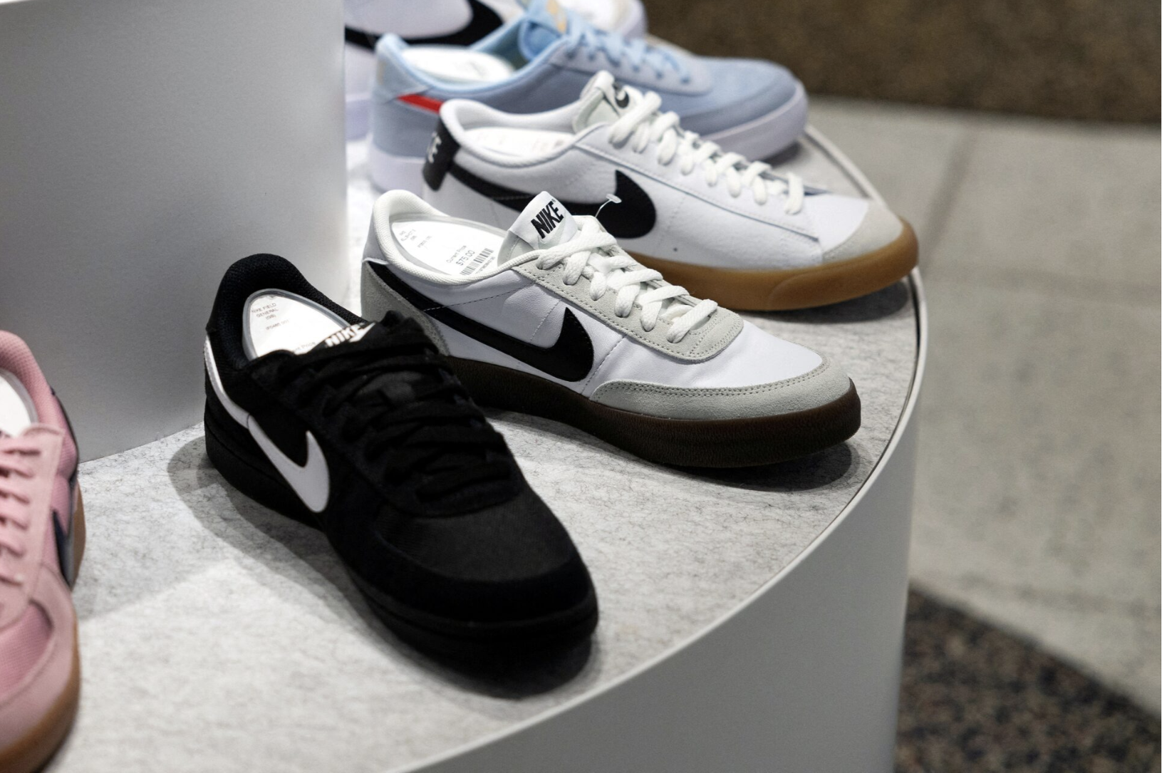 Cổ phiếu Nike và các nhà bán lẻ tăng mạnh- Ảnh 1. Cổ phiếu Nike và các nhà bán lẻ tăng mạnh- Ảnh 1.