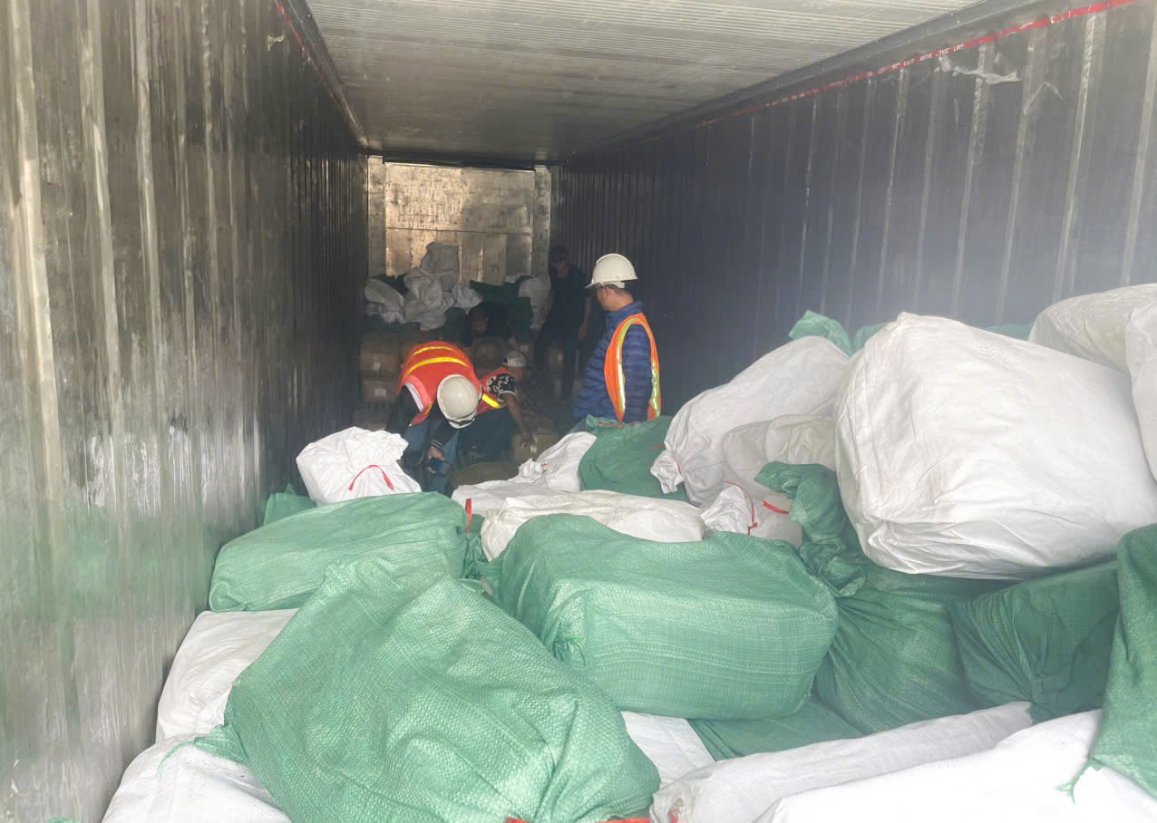 Khởi tố vụ án xuất khống hàng nghìn tấn chân gà đông lạnh, trốn thuế 7 tỷ đồng- Ảnh 1.