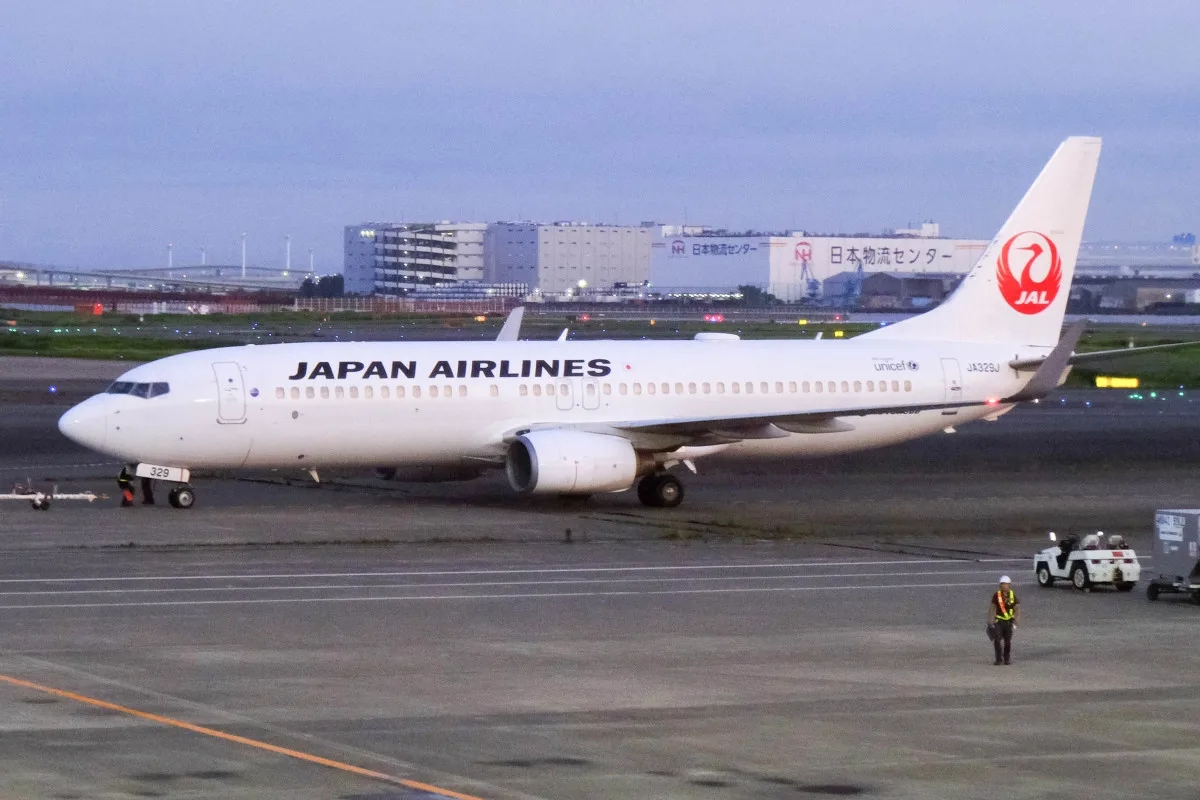 Máy bay Japan Airlines hạ độ cao 8.000m trong 10 phút- Ảnh 1.
