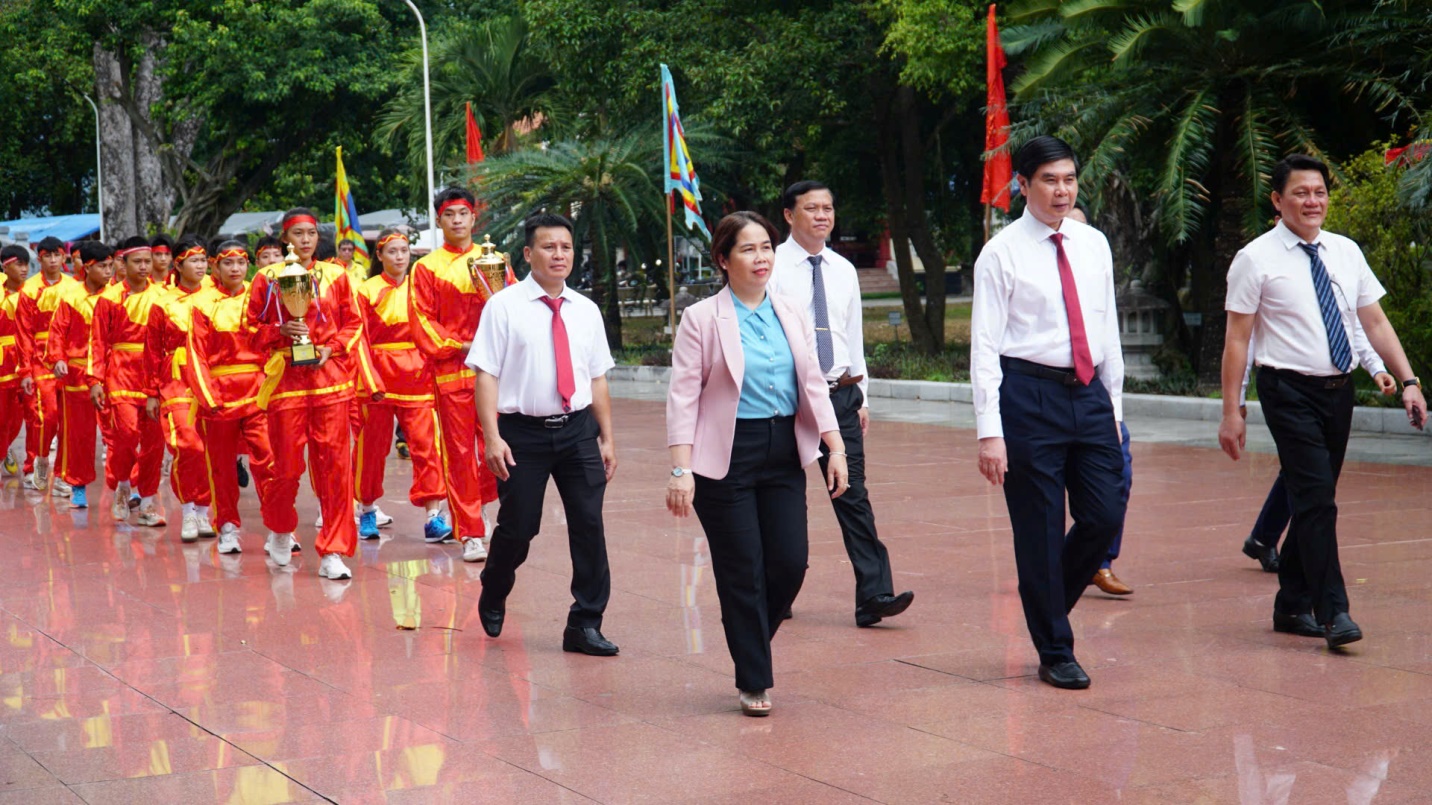 Rước Cúp Hoàng đế Quang Trung, tái hiện dấu ấn thiêng liêng của võ cổ truyền Bình Định- Ảnh 1.