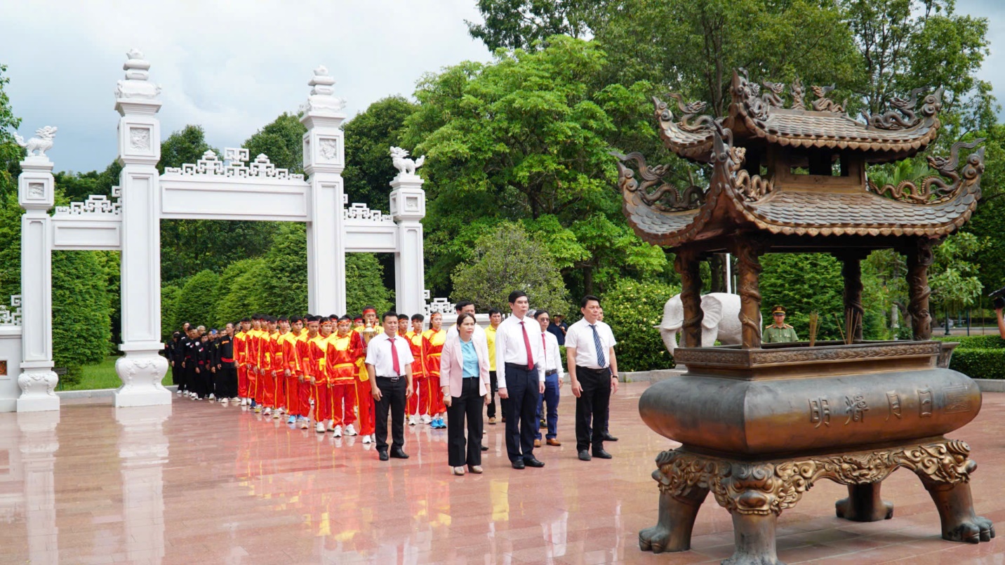 Rước Cúp Hoàng đế Quang Trung, tái hiện dấu ấn thiêng liêng của võ cổ truyền Bình Định- Ảnh 2.