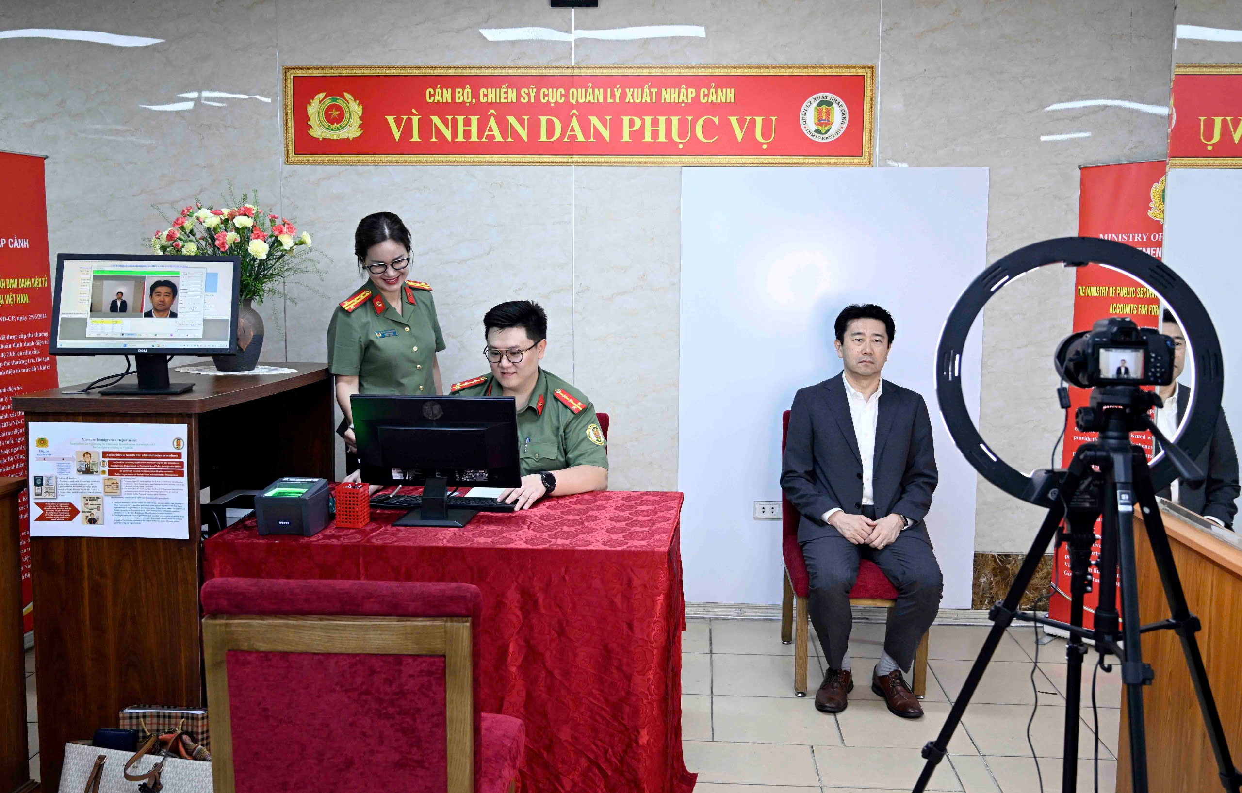 Bắt đầu cao điểm 50 ngày cấp định danh điện tử mức 2 cho người nước ngoài- Ảnh 6.