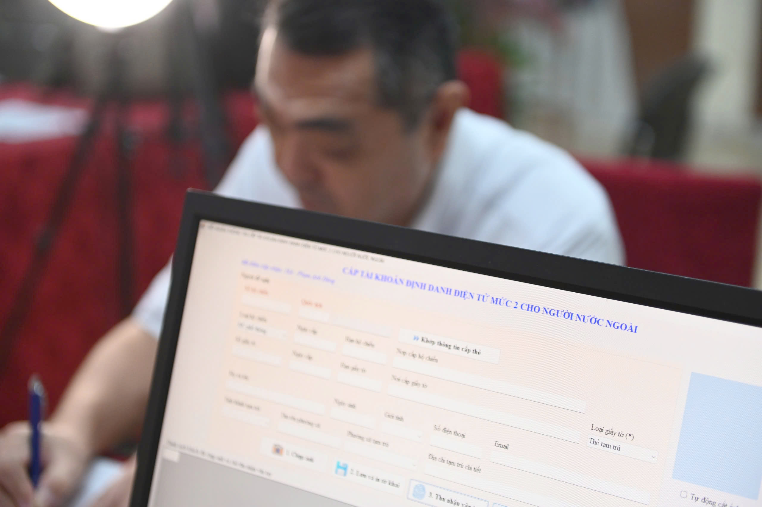 Bắt đầu cao điểm 50 ngày cấp định danh điện tử mức 2 cho người nước ngoài- Ảnh 4.
