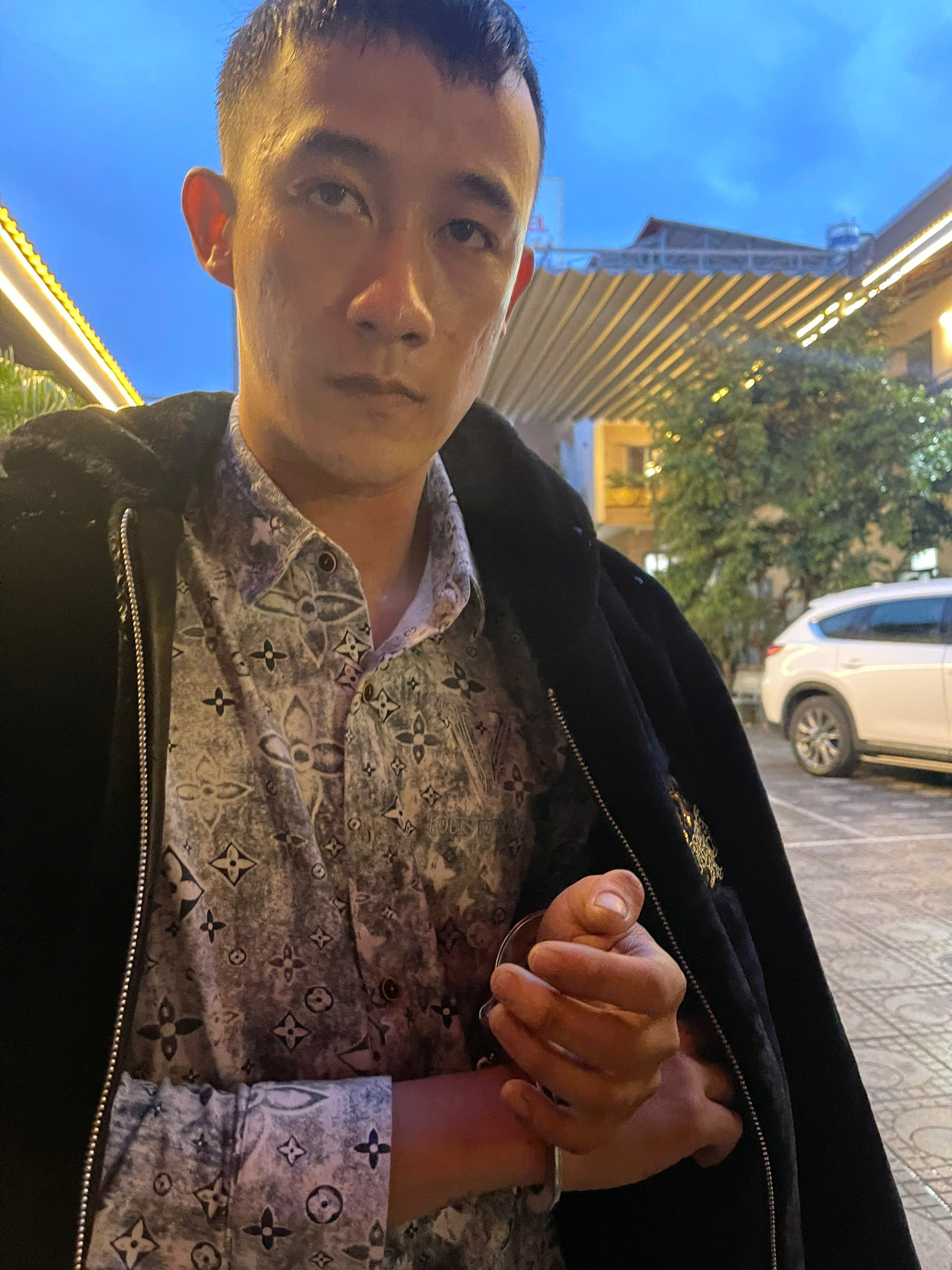 Bắt đối tượng mang vật giống lựu đạn cố thủ trong khách sạn để tàng trữ ma túy- Ảnh 1.