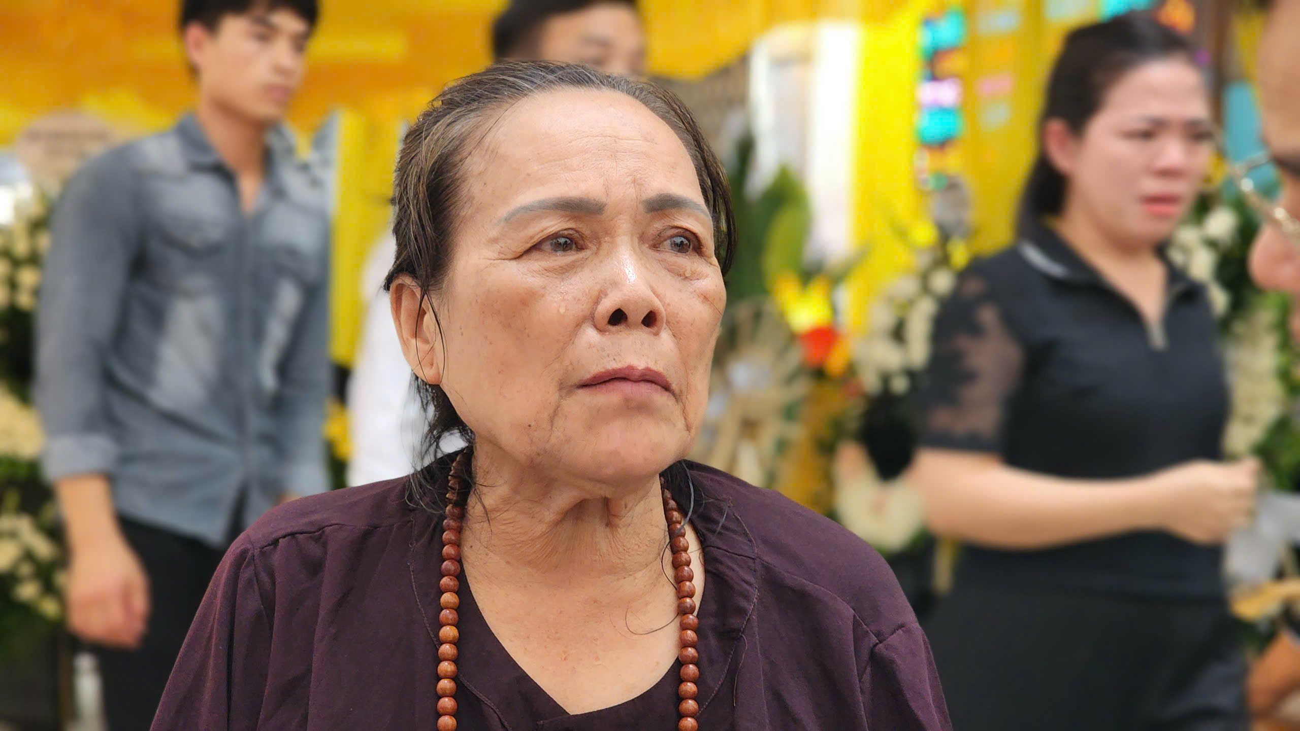 Vụ lật tàu ở Quảng Ninh: Mẹ già khóc nghẹn bên quan tài con trai và 2 cháu- Ảnh 2.